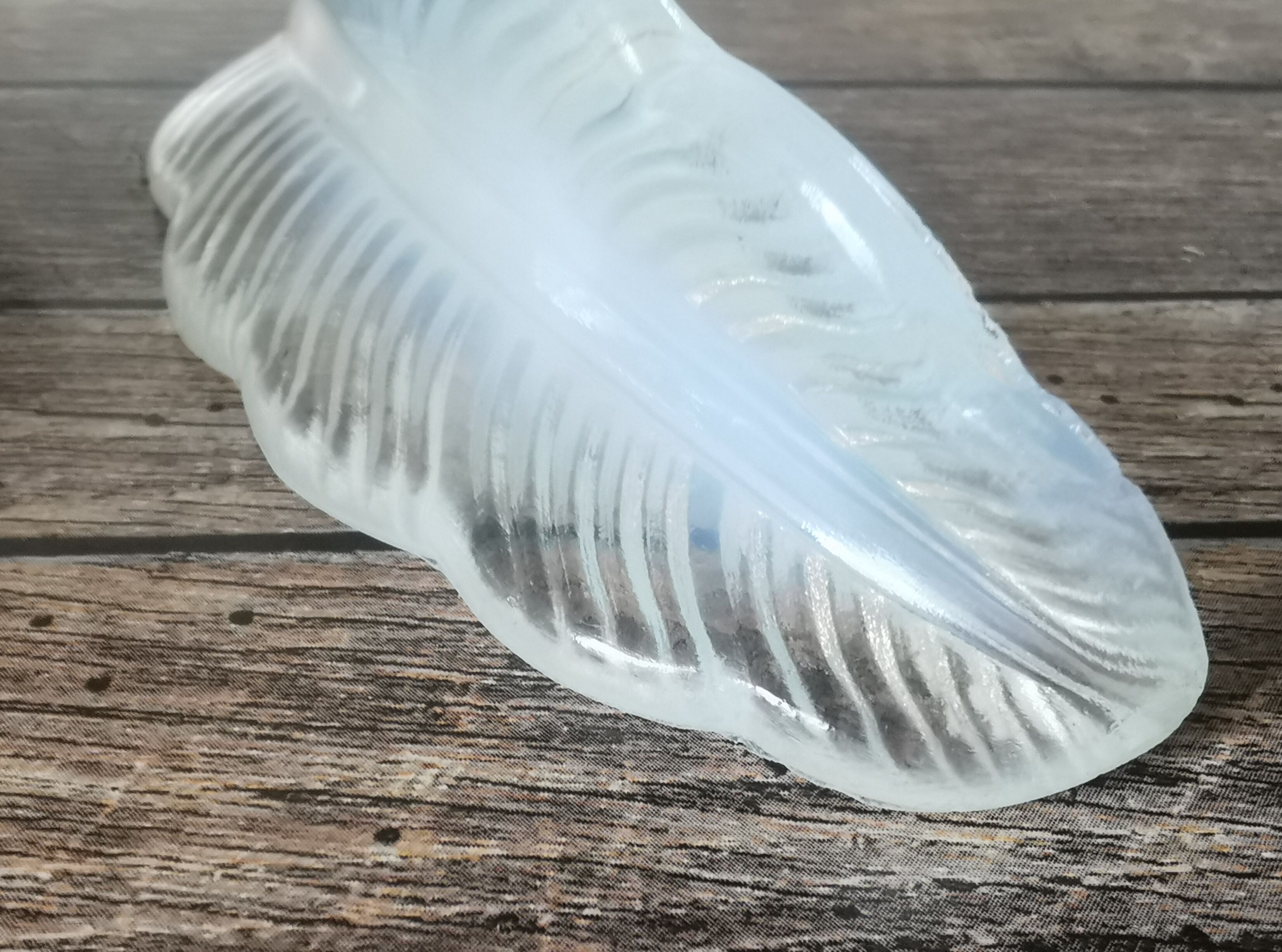 Opalescent glass leaf knife holder