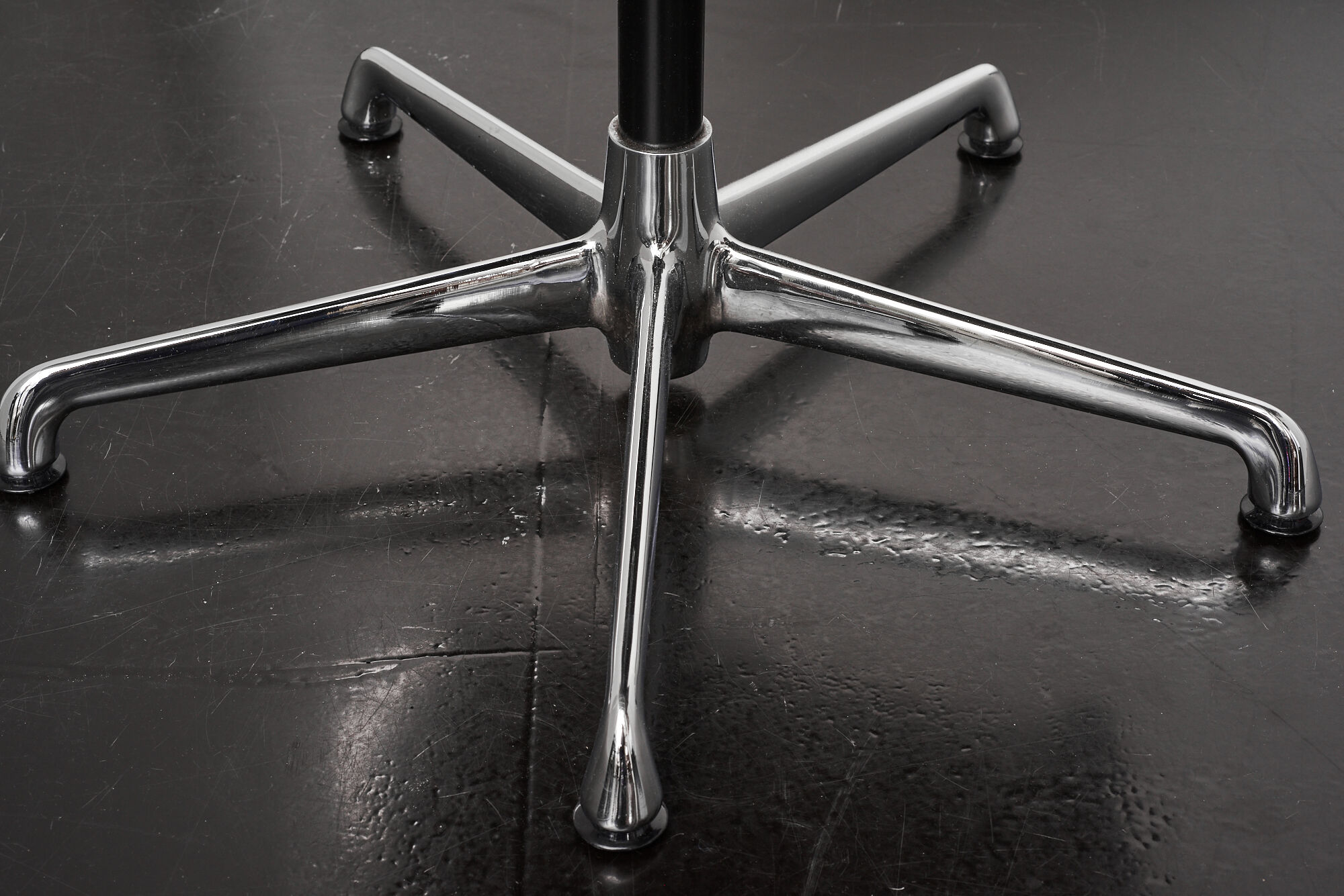 Charles and Ray Eames Aluminum Group chair.