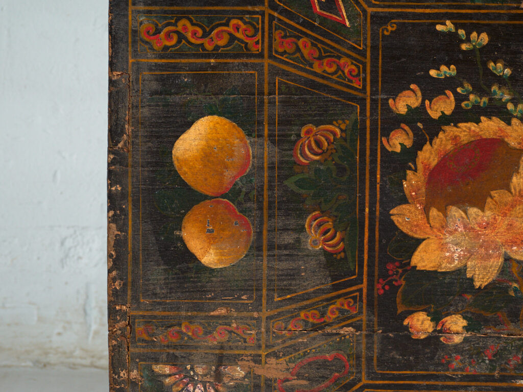Antique chest painted in pine wood – China, circa 1900