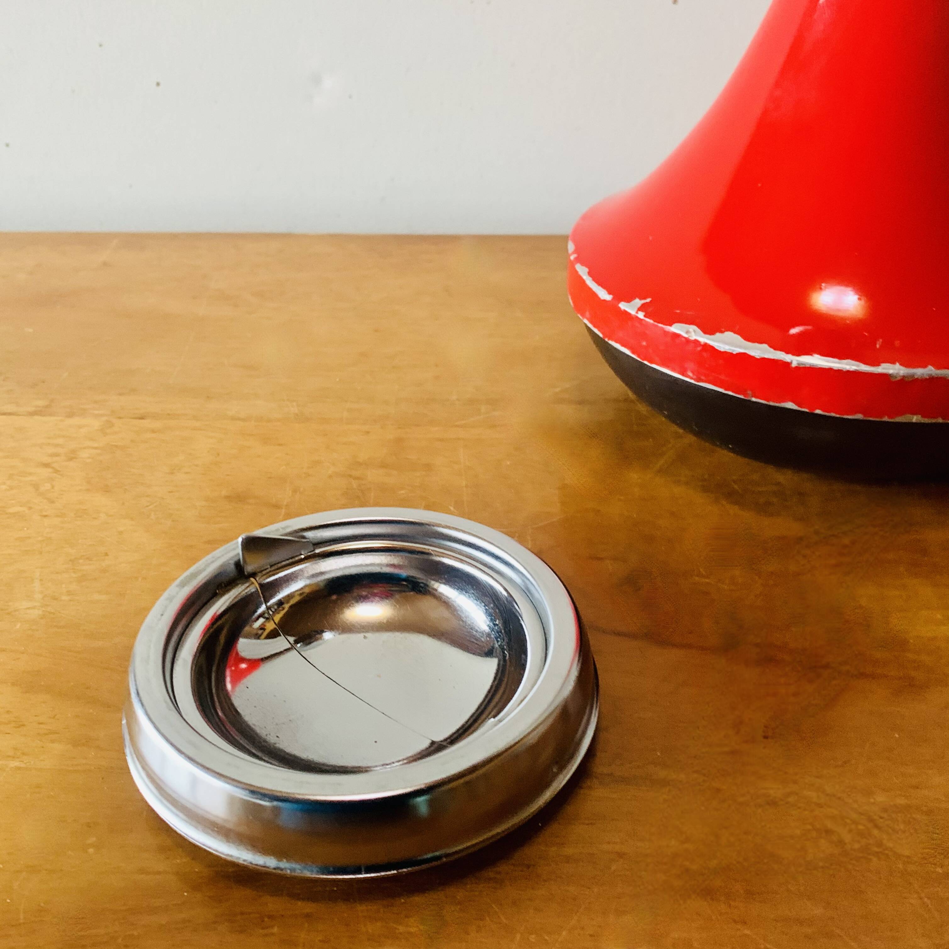 Vintage tulip ashtray on foot in red and chrome steel - Space Age Design
