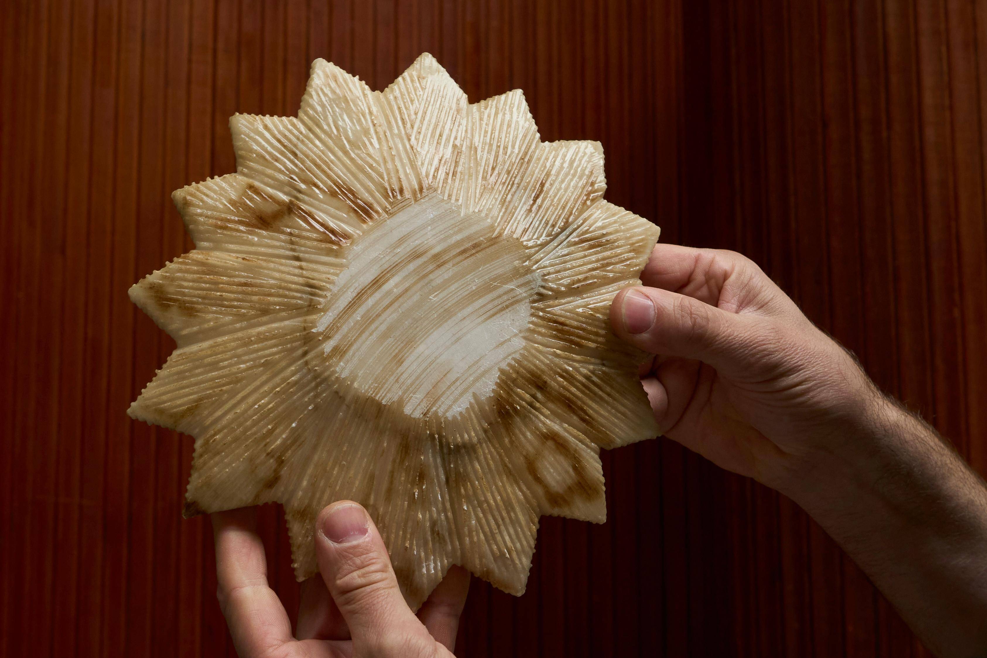 Sunburst vide poche in hand-carved alabaster, 1960s