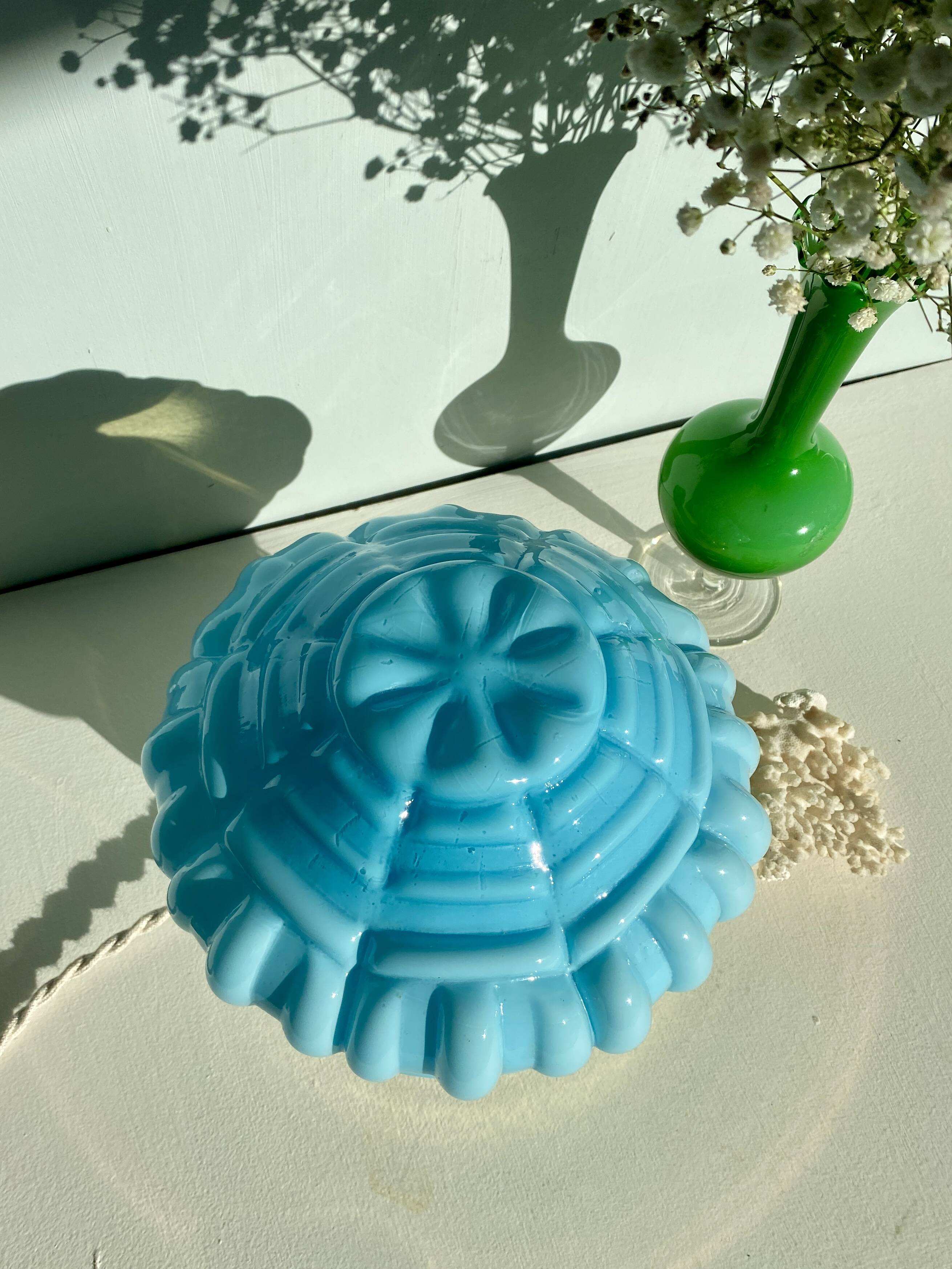 Lampe à poser globe vintage art déco en opaline bleue