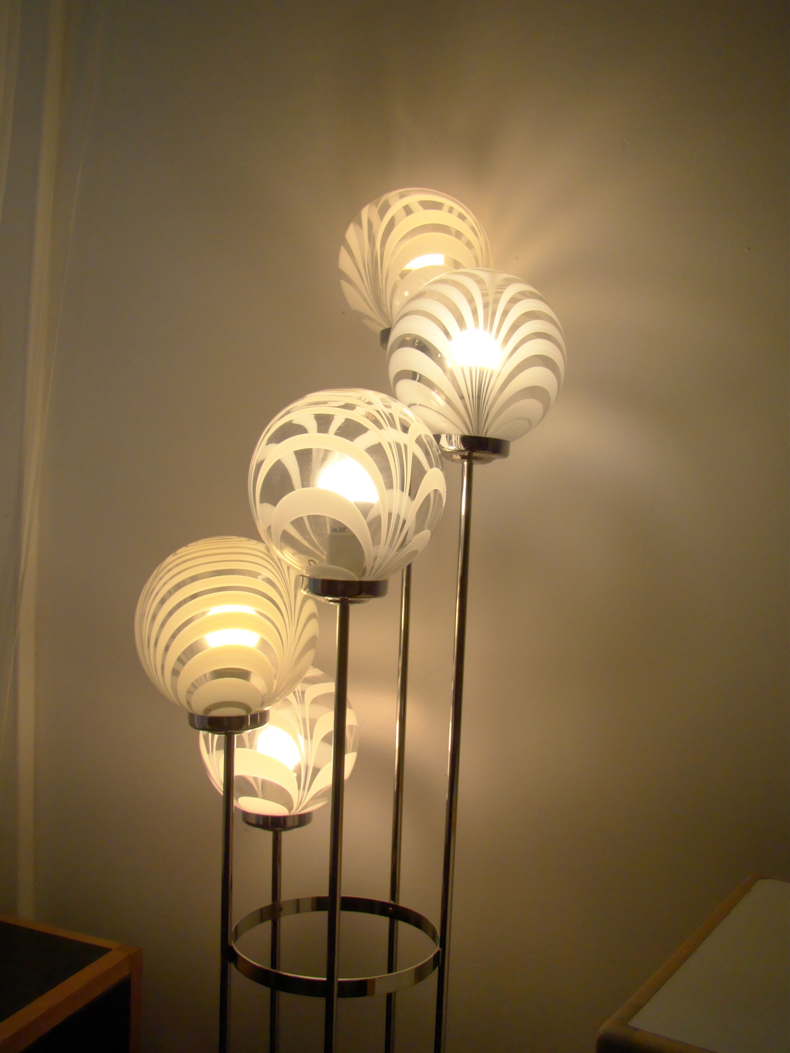 Lampadaire vintage 5 globes Mazzega en cascade
