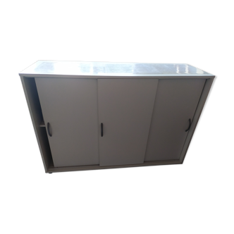 Storage cabinet with sliding doors