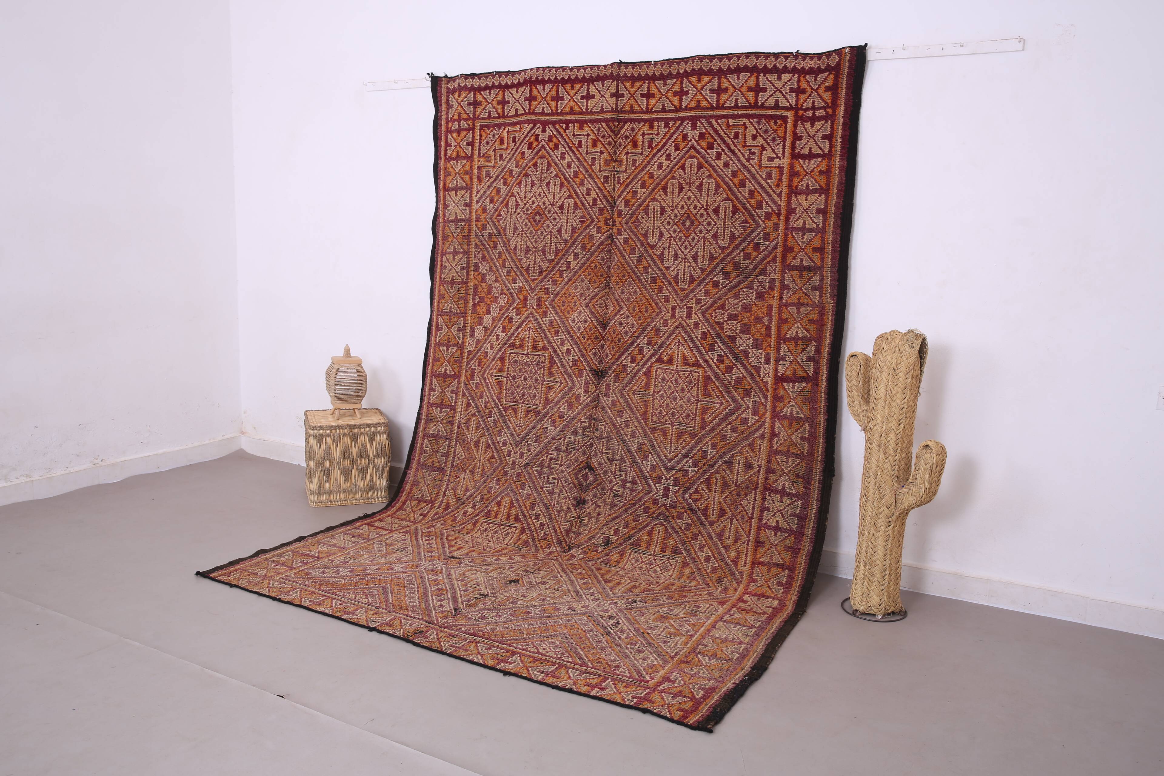 Vintage Beni Mguild Rug 208 x 315 cm - Berber Wool Rug - Moroccan Rug