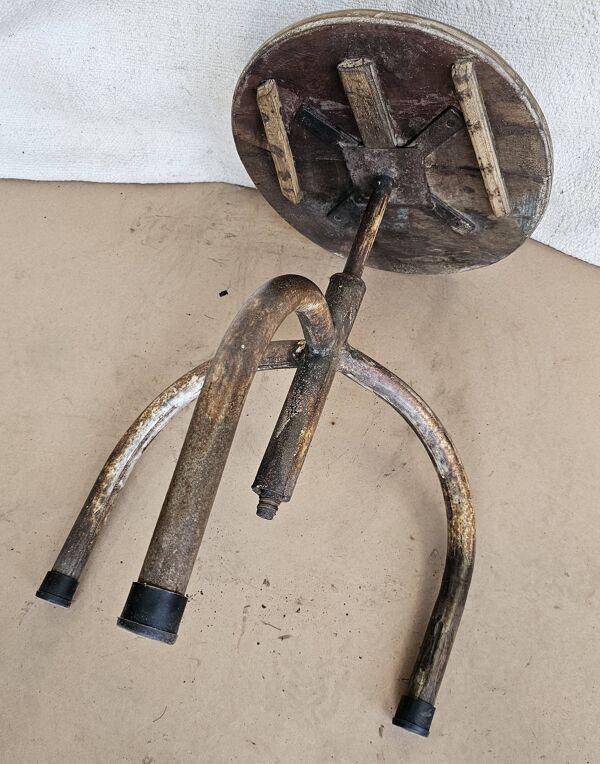 Ancien tabouret d'atelier en teck + fer forgé