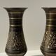 Paire de deux petits vases en métal ciselés H15,5 D6,5