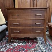 Commode scandinave à trois tiroirs en chêne pieds compas