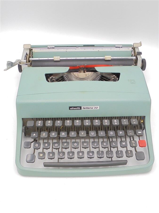 Typewriter, Olivetti Lettera 32