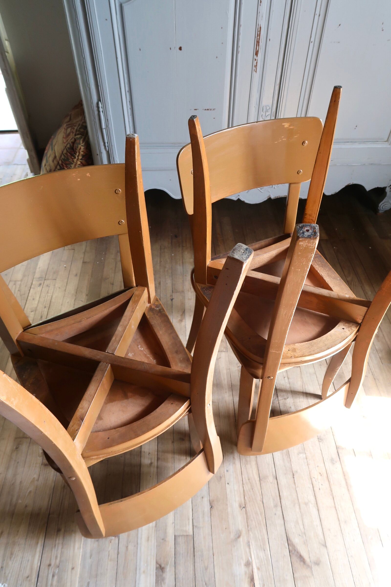 Lot de 4 chaises bistrot en bois peint