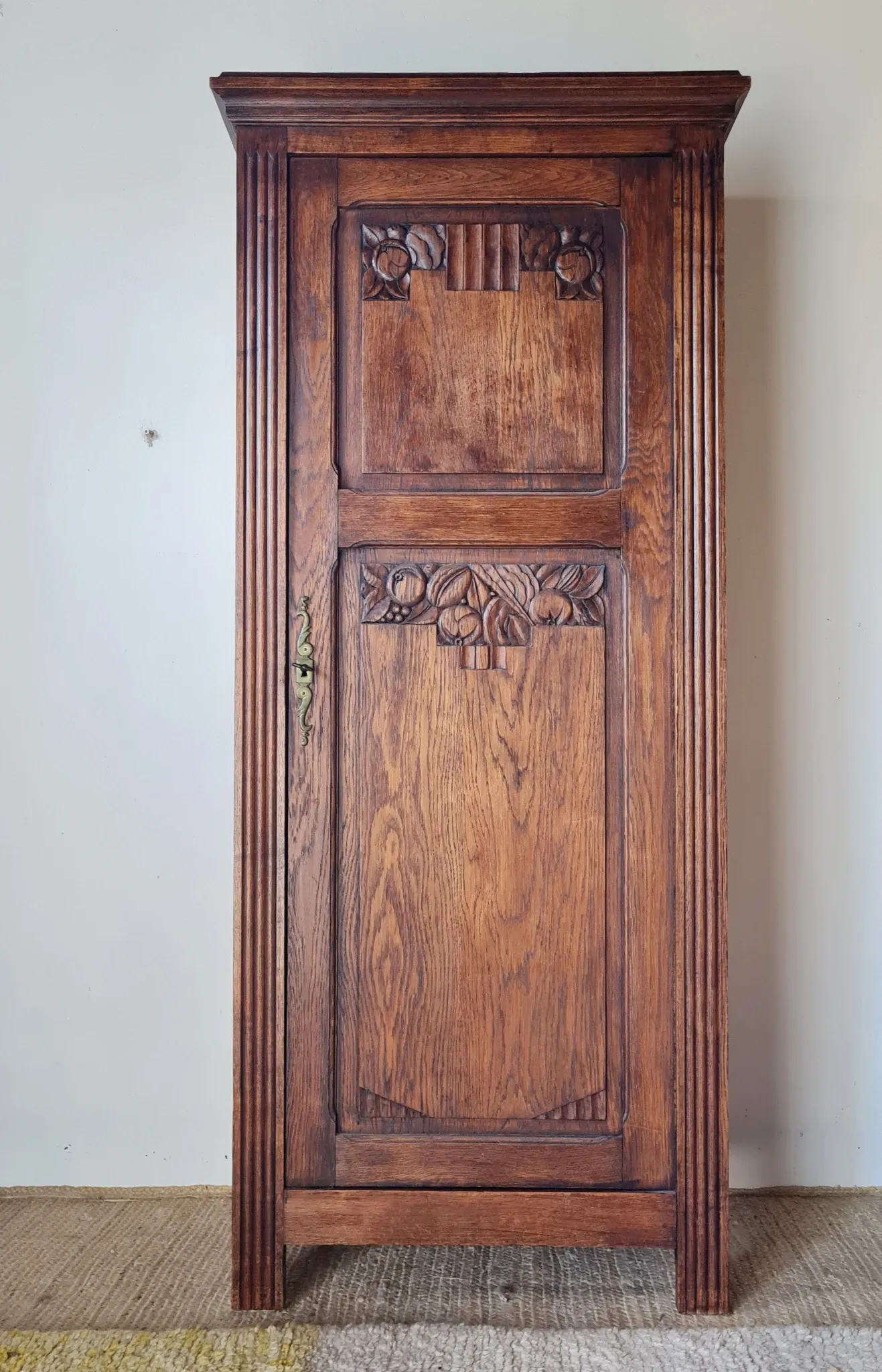 Antique carved wooden bonnetière – Art Deco / Art Nouveau style