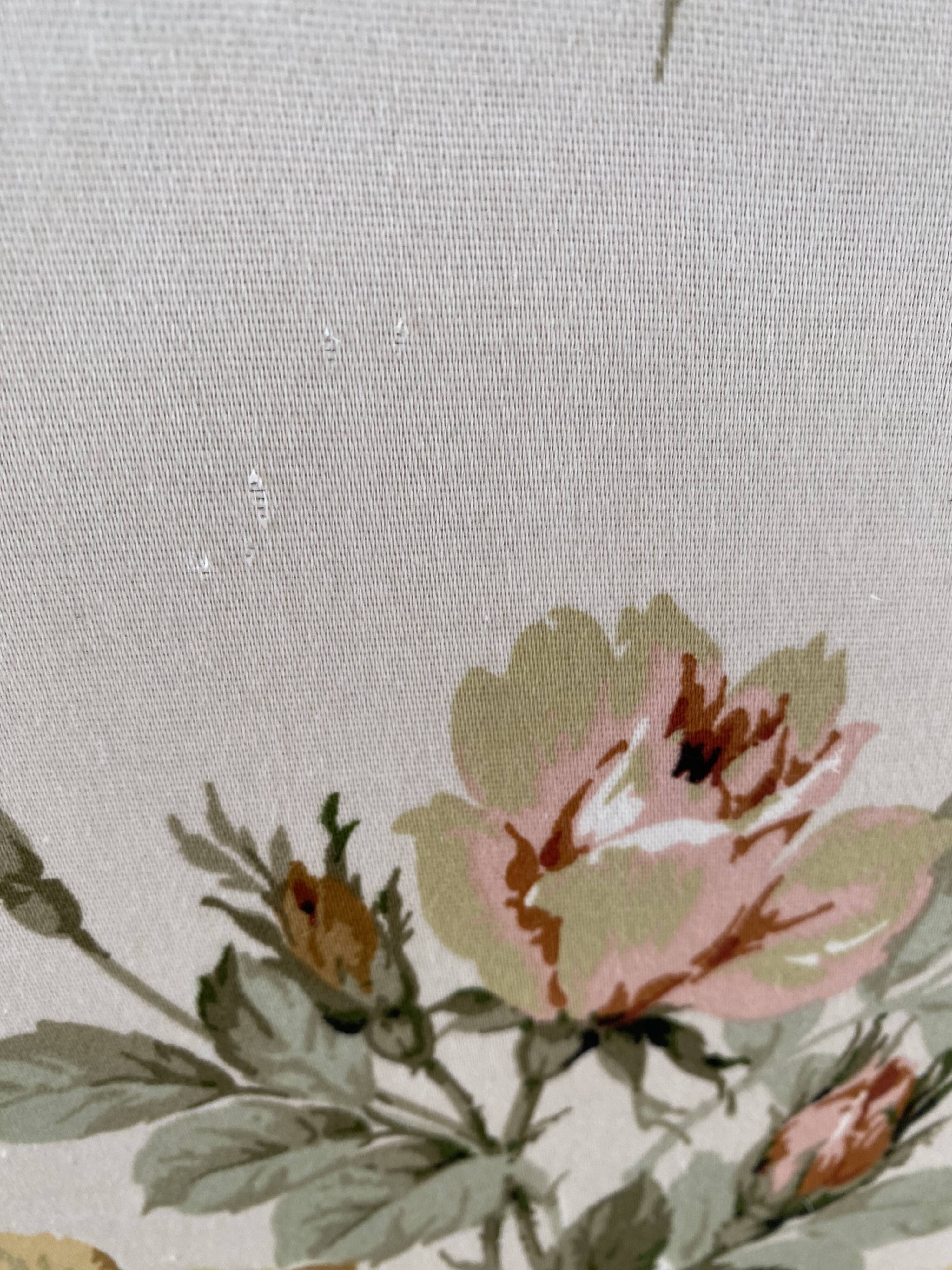 Napoleon III floral toad sofa with boudoir spirit and sliced backrest.