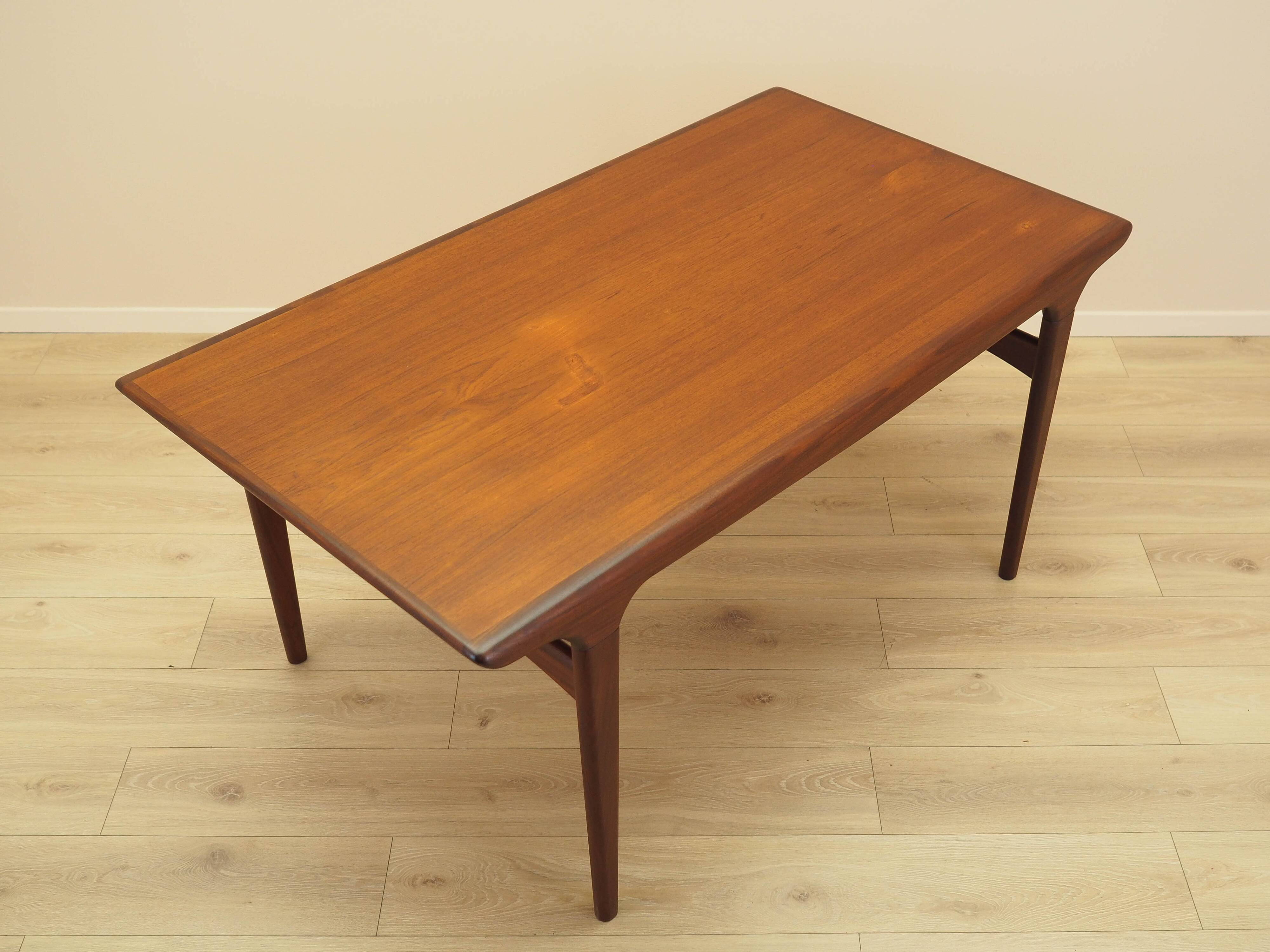 Teak table, Danish design, 1970s, designer: Johannes Andersen