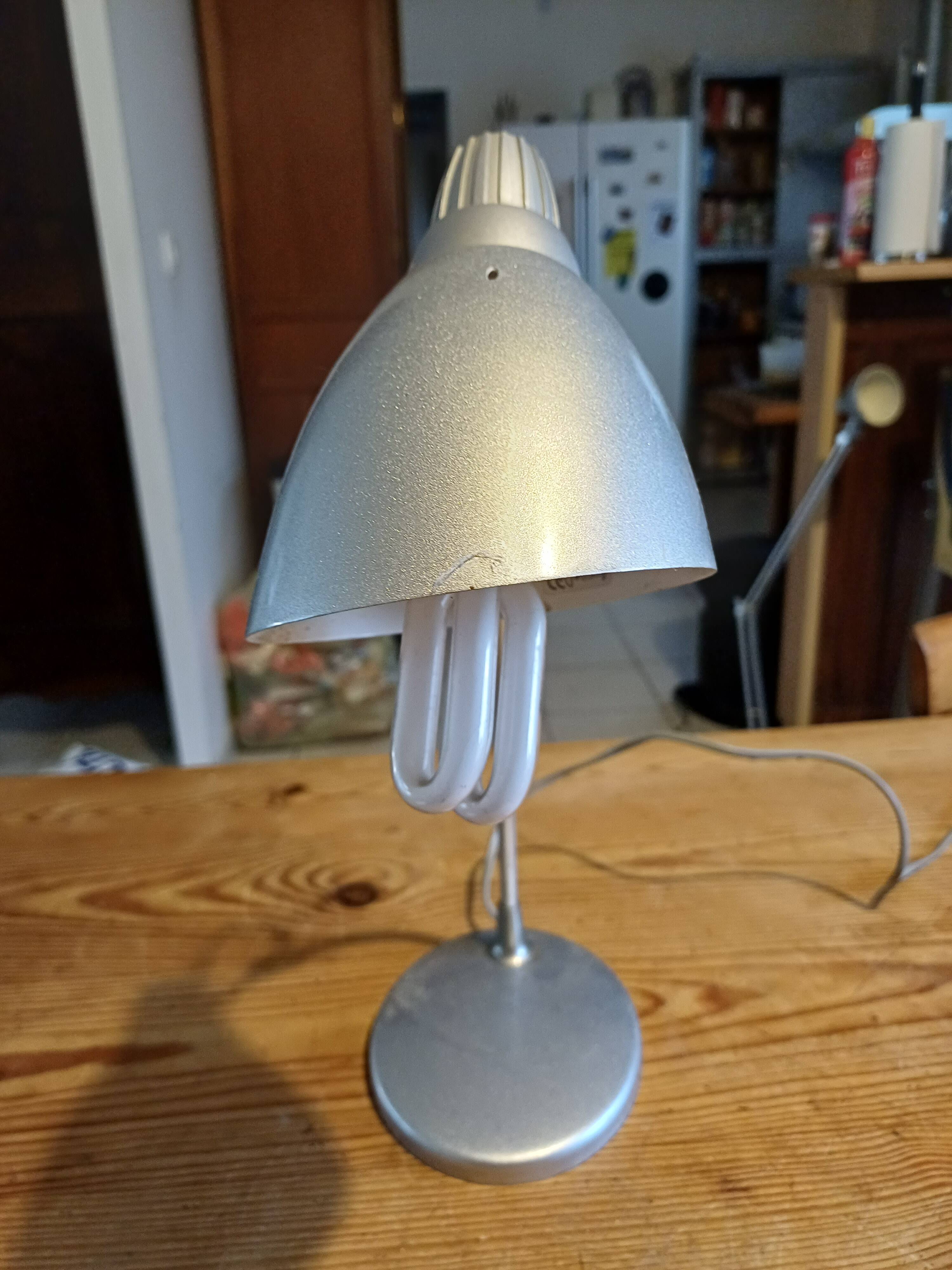 Metal desk lamp