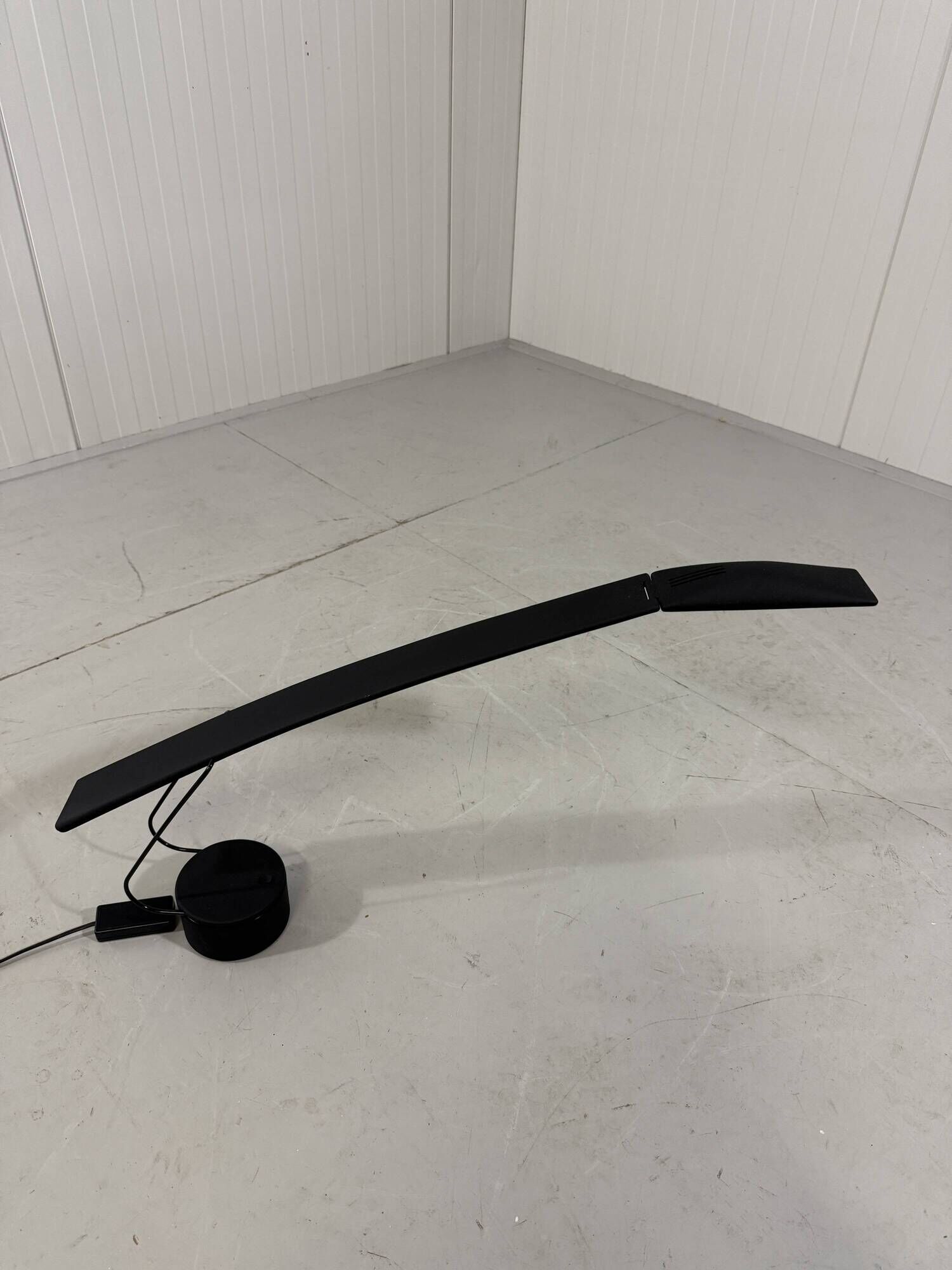 Dove desk lamp Mario Barbaglia & Marco Colombo, Italy