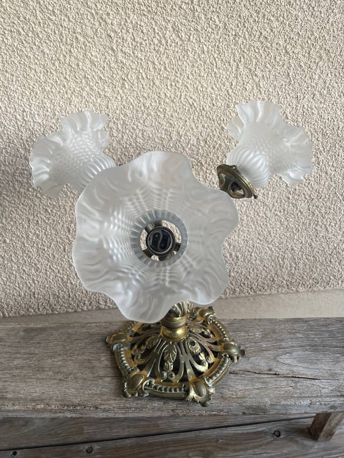Lustre en bronze doré  3 branches tulipes