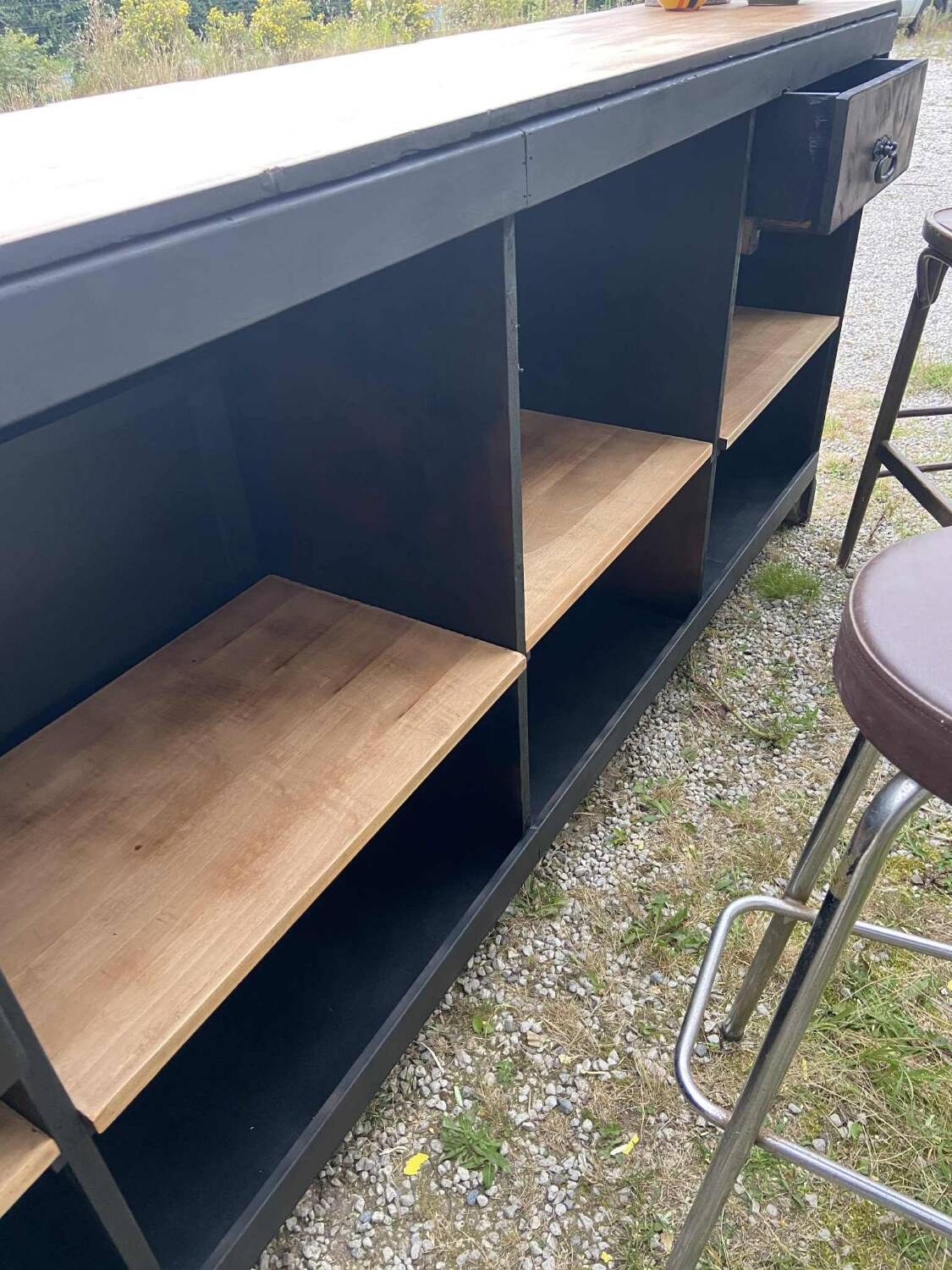 Grand bar en bois