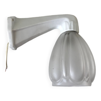 applique art déco en verre avec support en porcelaine blanc années 30