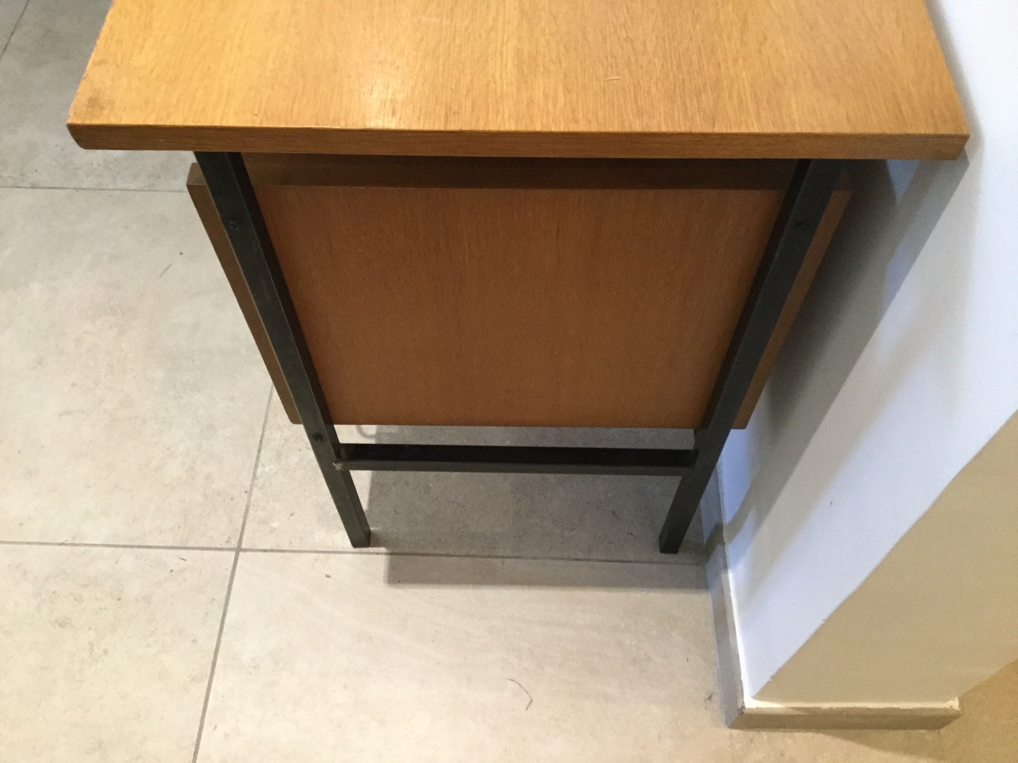 Minimalist desk 60s 70s