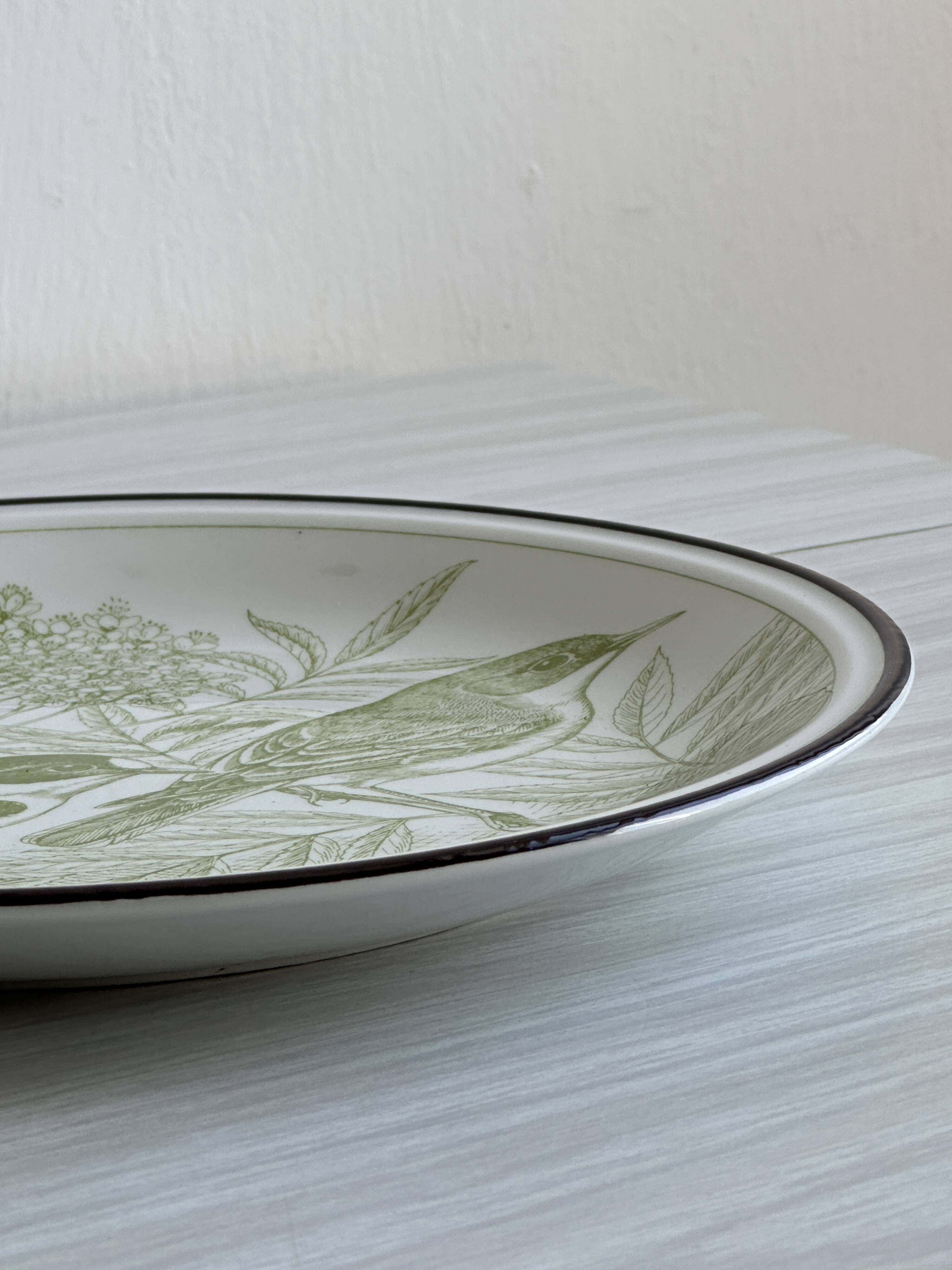 Green bird plate.