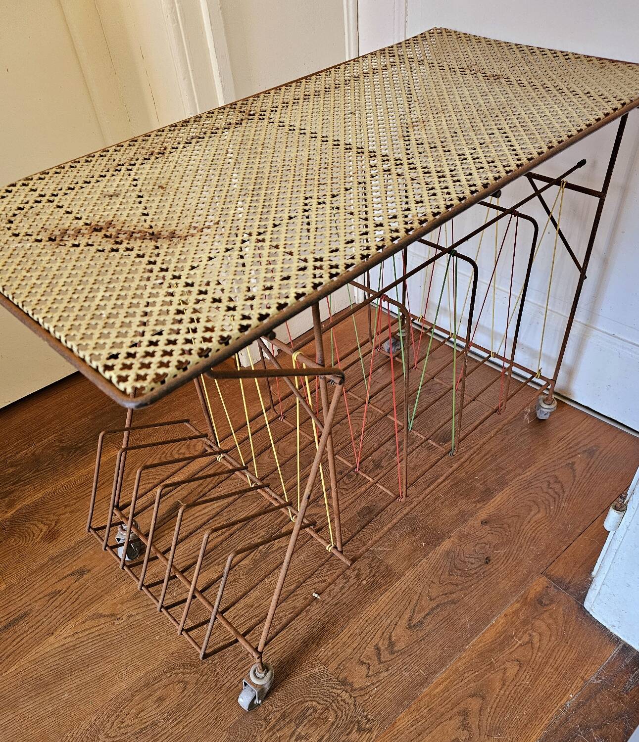 Metal vinyl coffee table