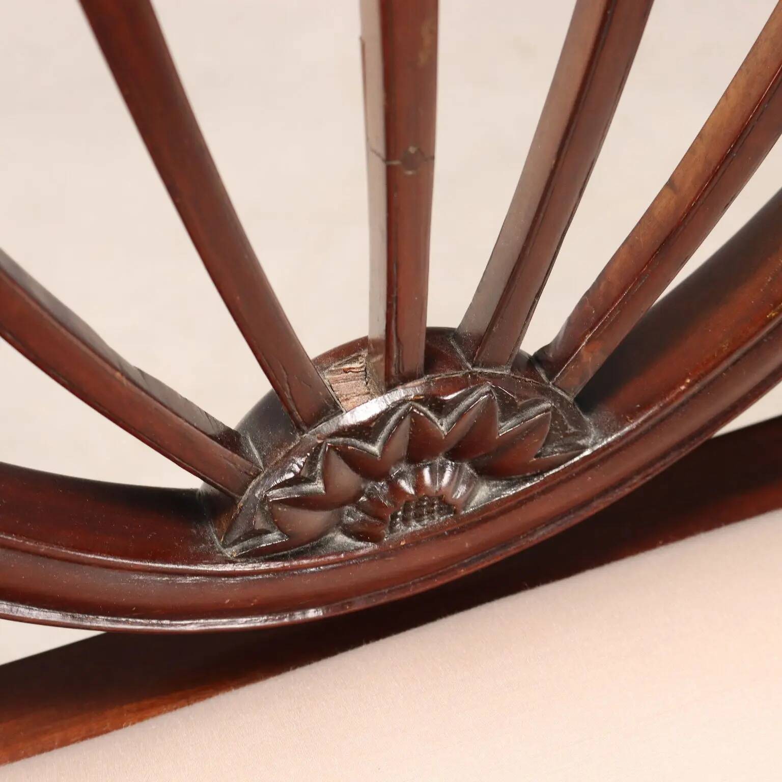 Fauteuil ancien style Regency en acajou et tissu, Angleterre, XIXe siècle