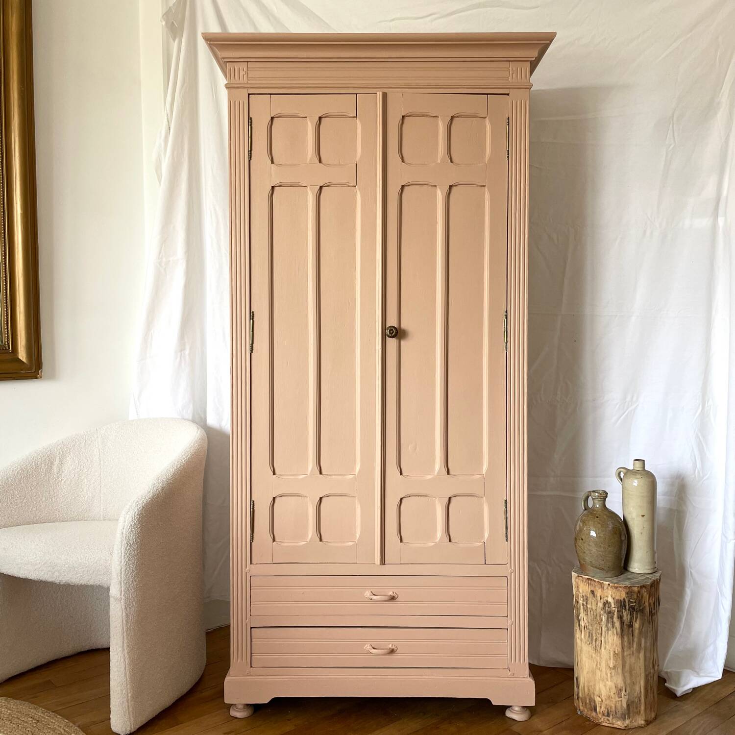 Armoire parisienne vieux rose