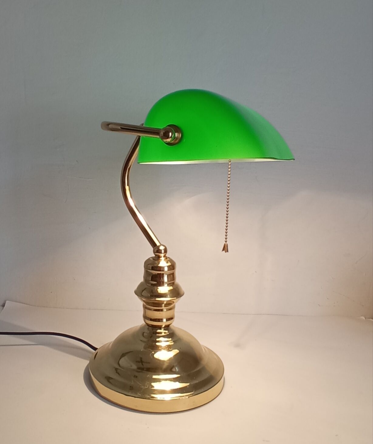 Chain banker's lamp