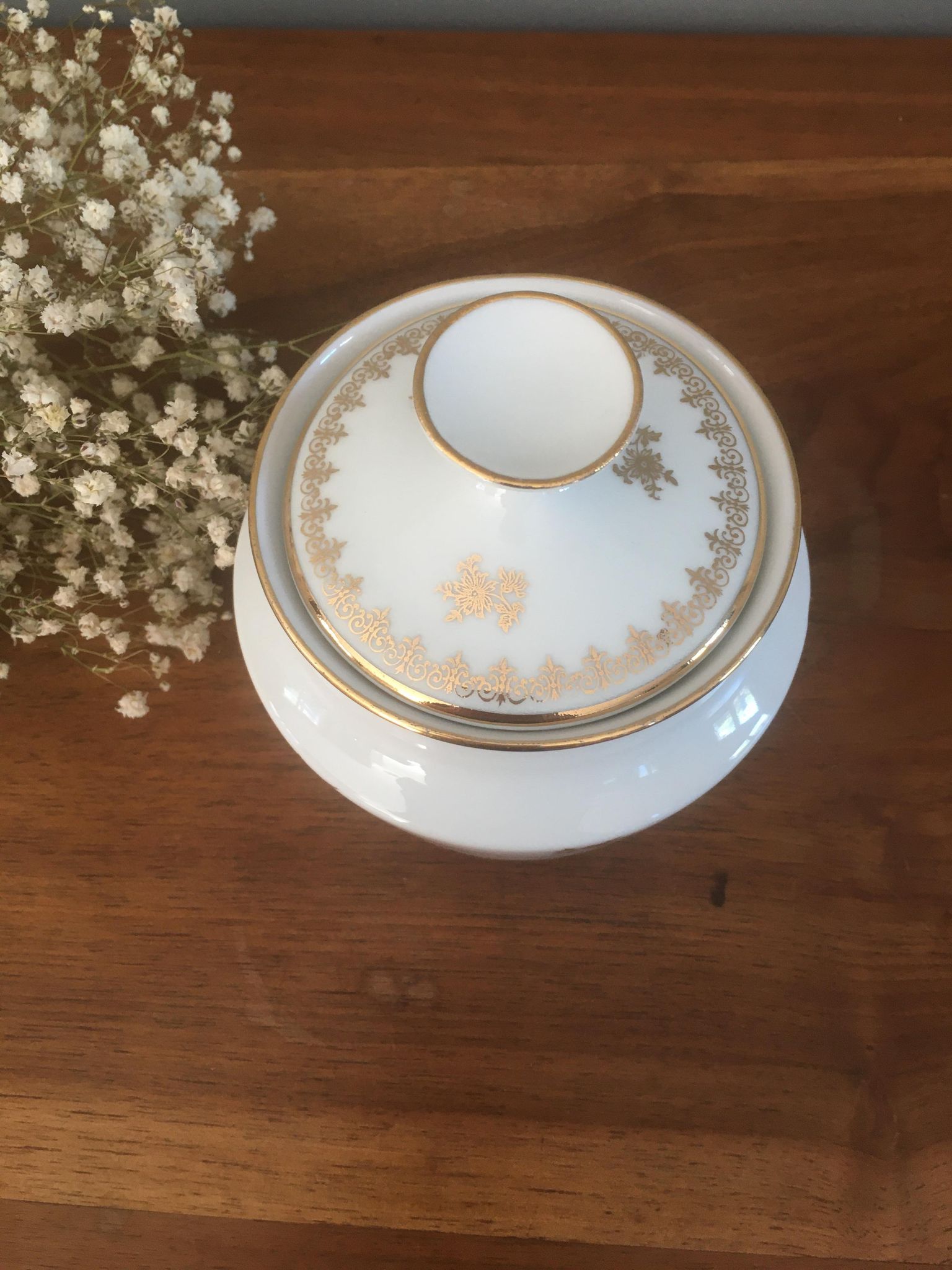 Coffee service in antique porcelain