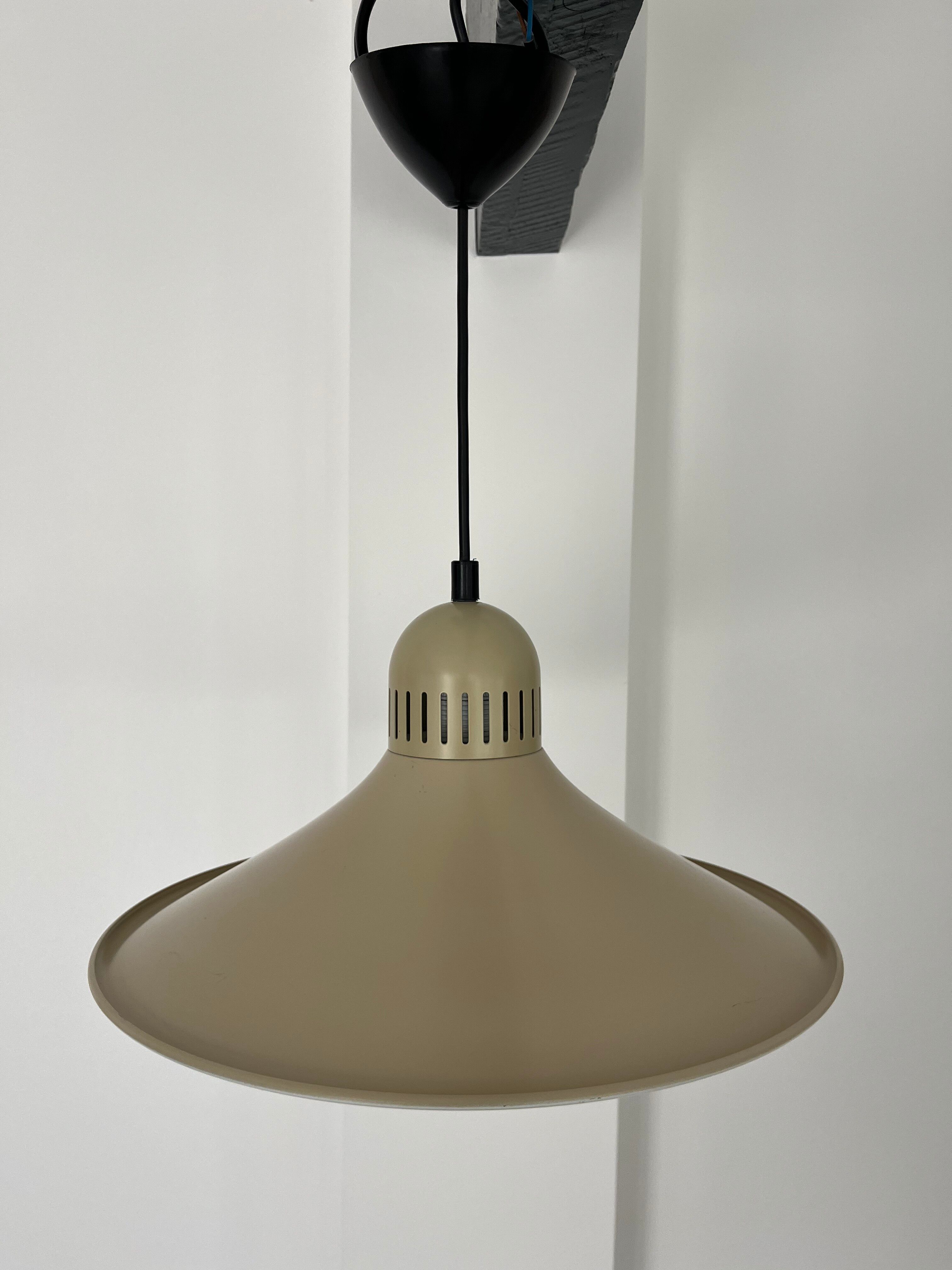 Suspension métal laqué beige clair / blanc