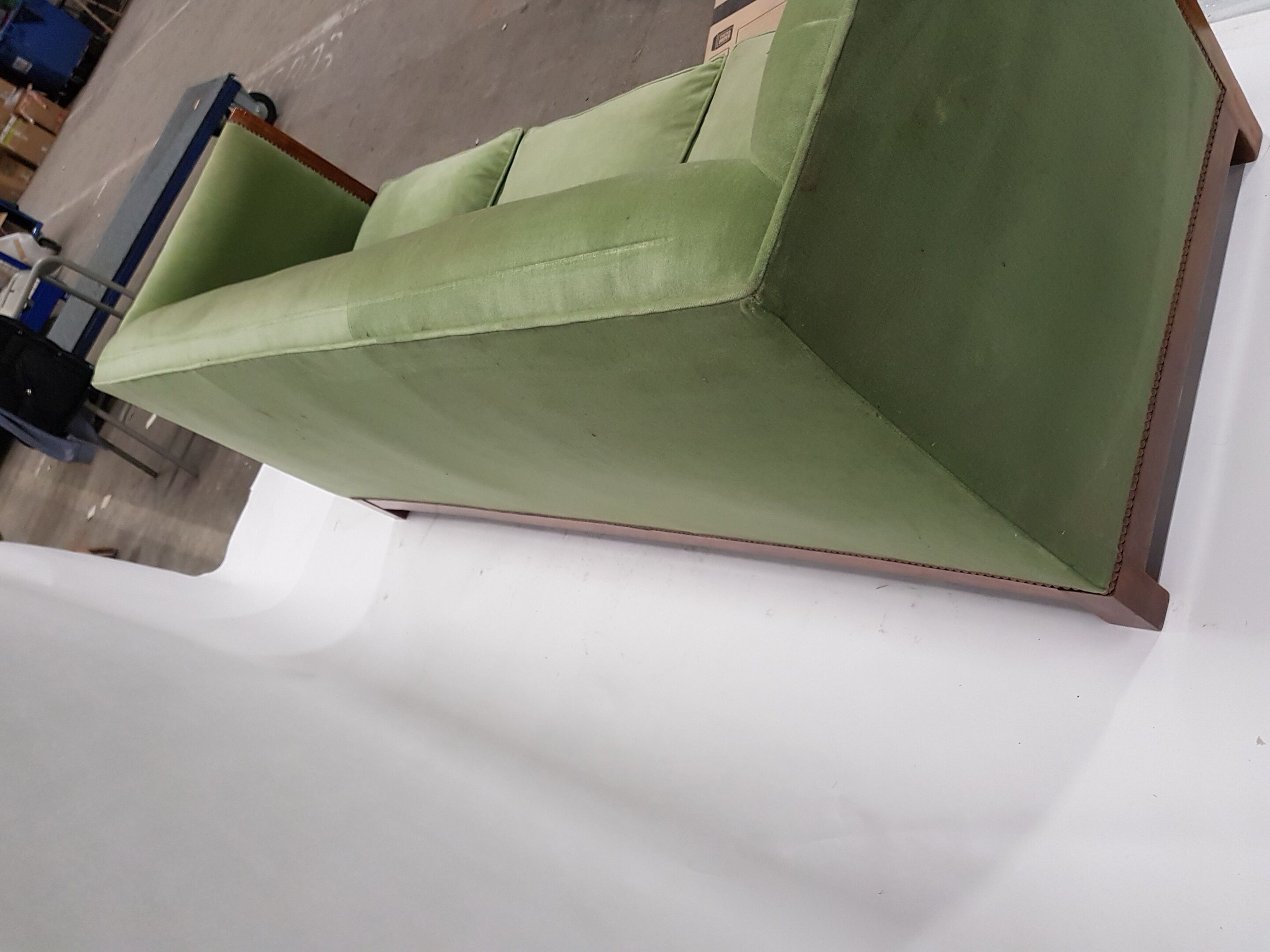 Canapé art déco bois et velours vert amande