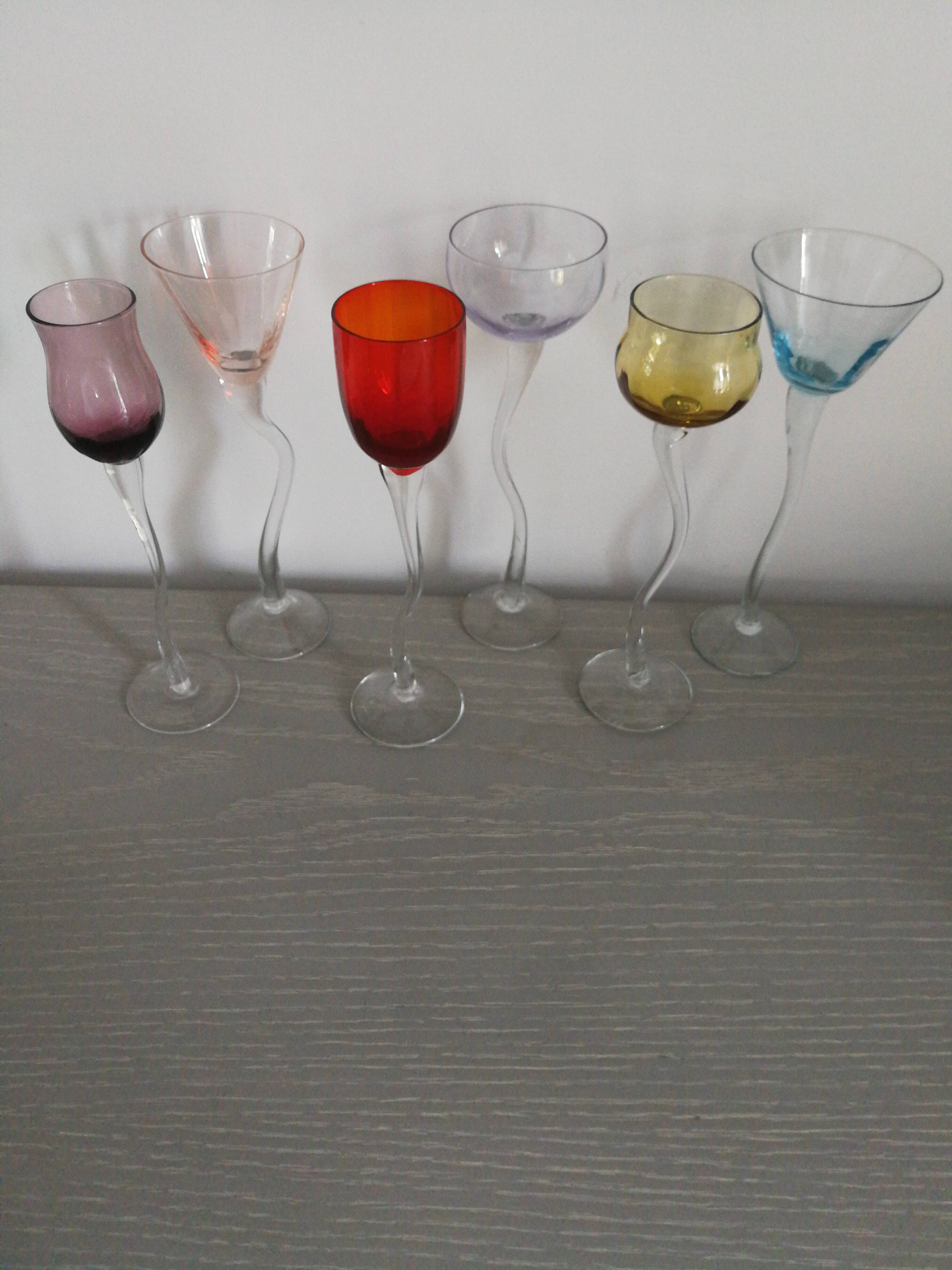 6 Stemmed glasses