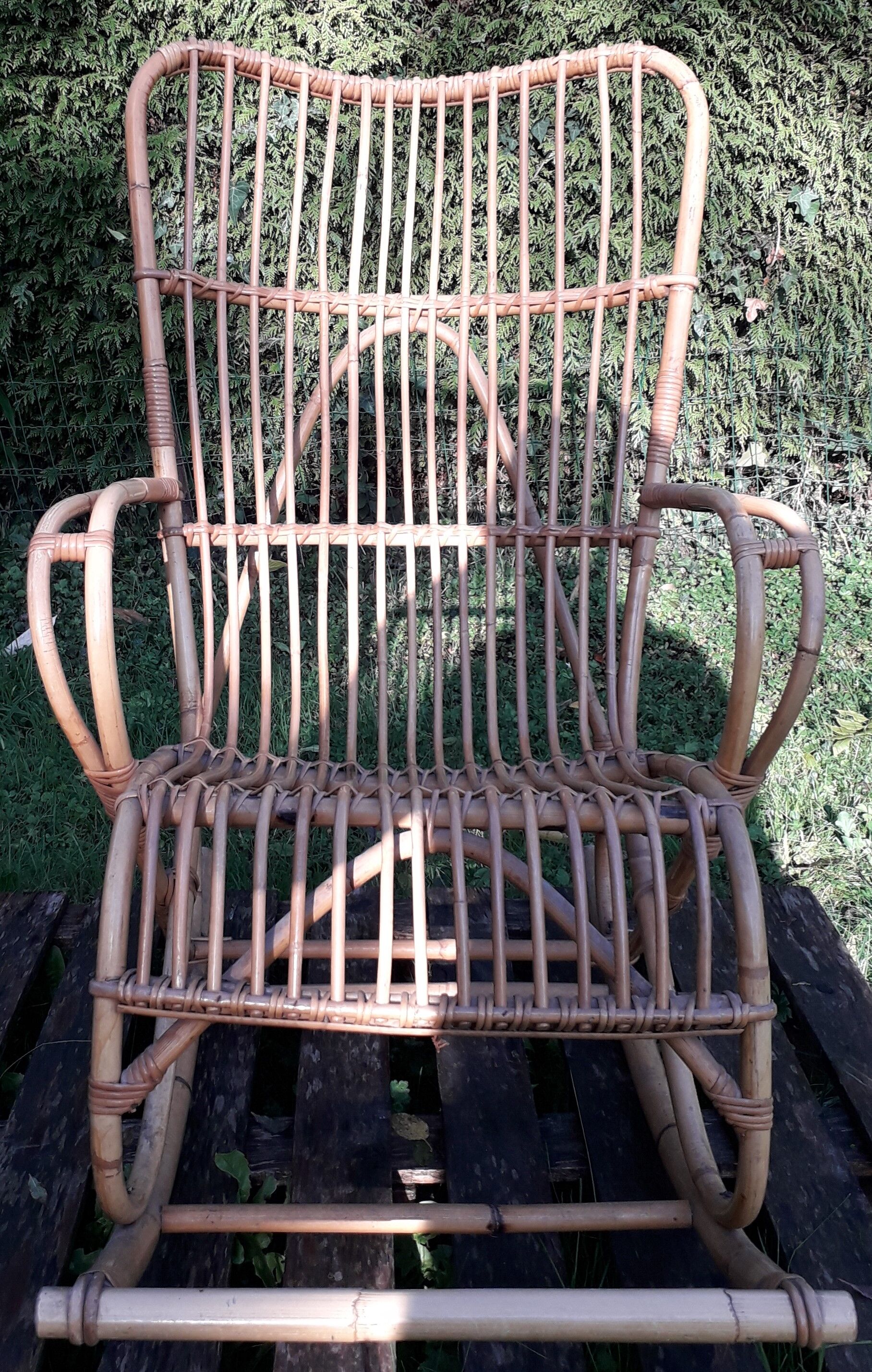 Rocking-chair in vintage rattan 1960