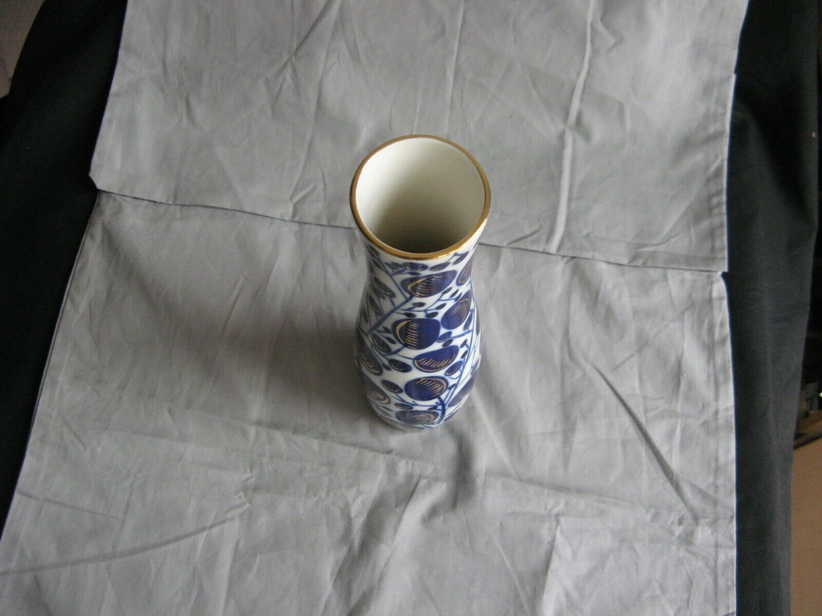 Lomonosov Russian porcelain vase probably dating around 1950