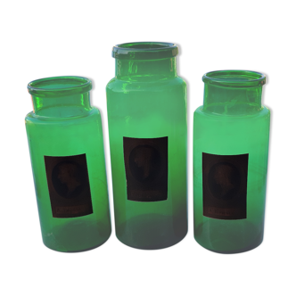 3 pots a green glass pharmacy