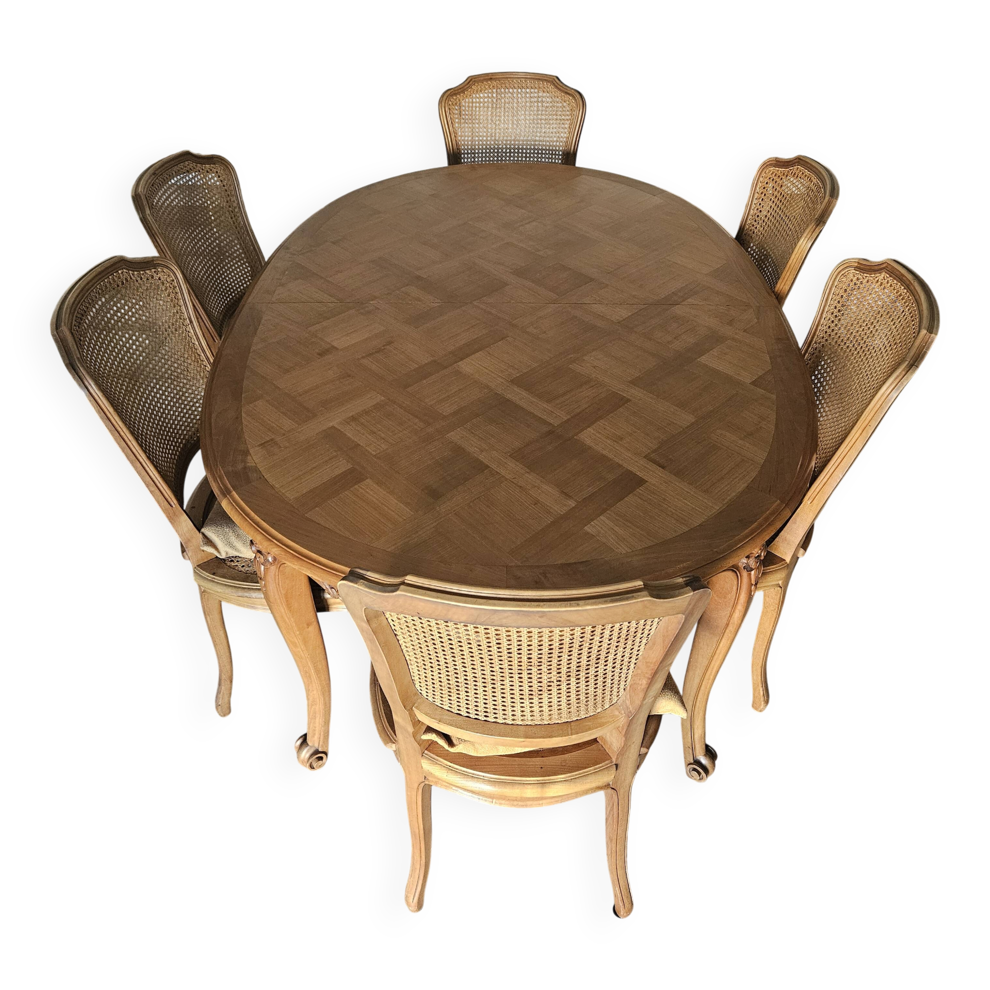 Oval cherry wood table made by a cabinetmaker, with 3 extensions and 8 chairs.