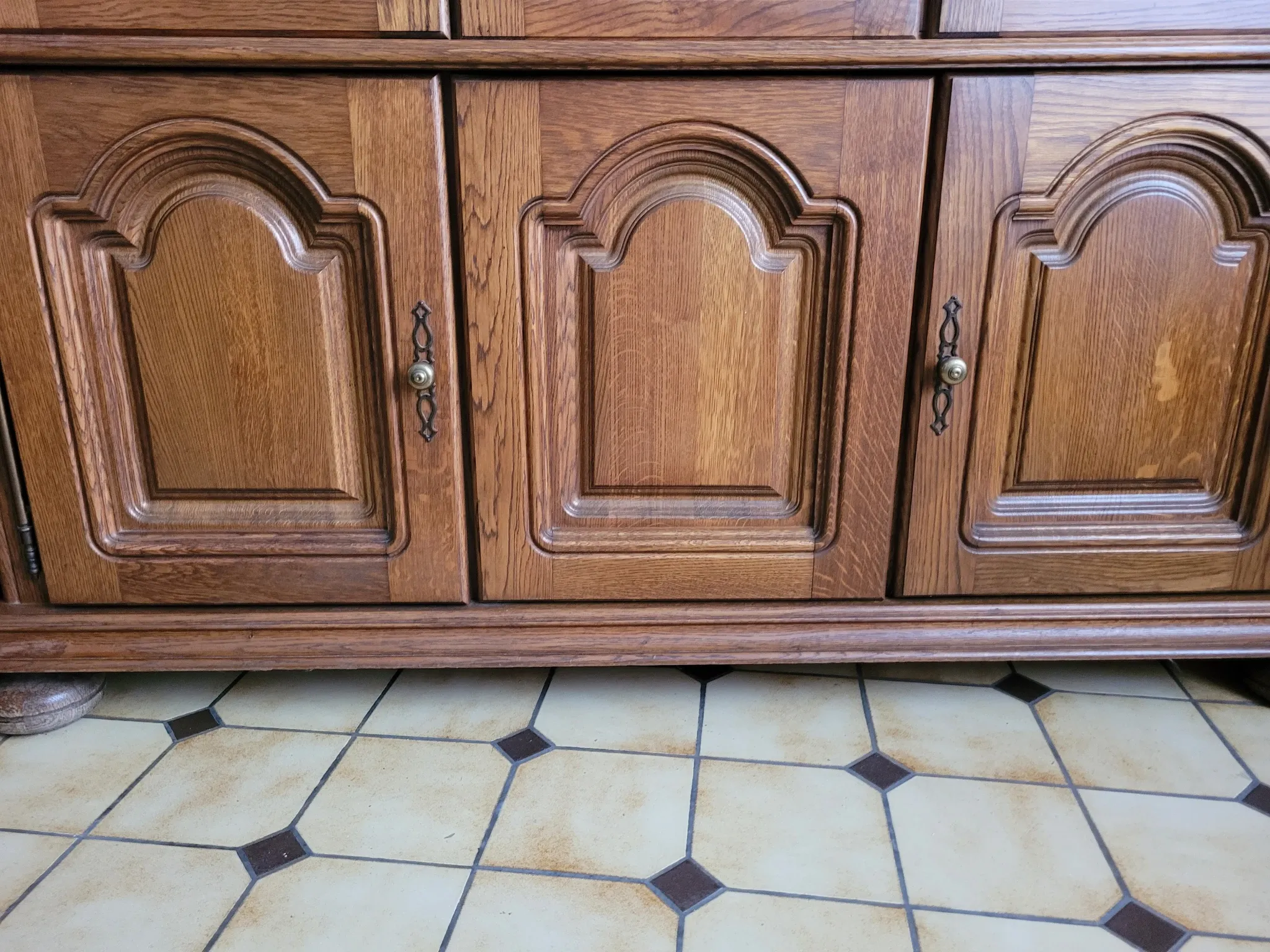 Bibliothèque en chêne massif 2 corps (vitrine + bas) - Très bon état