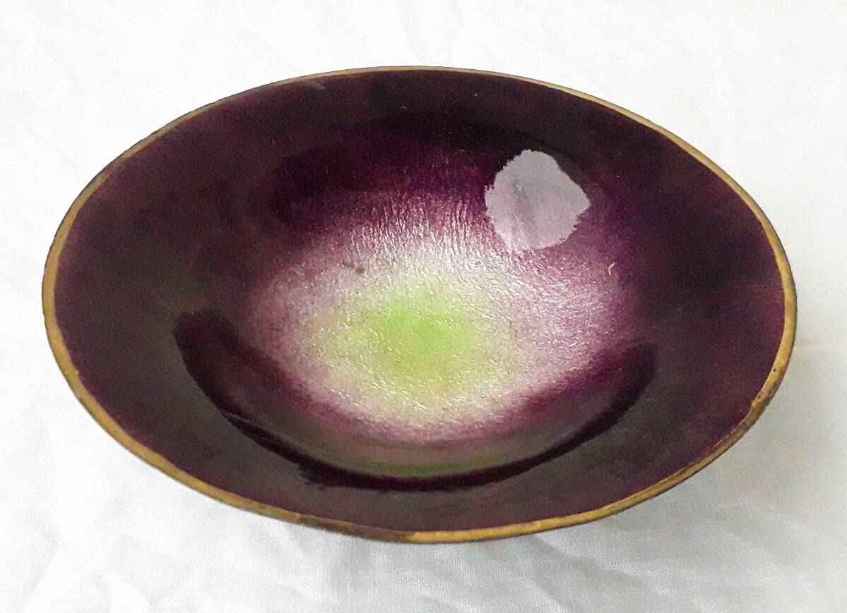 Ashtray bowl in enamel