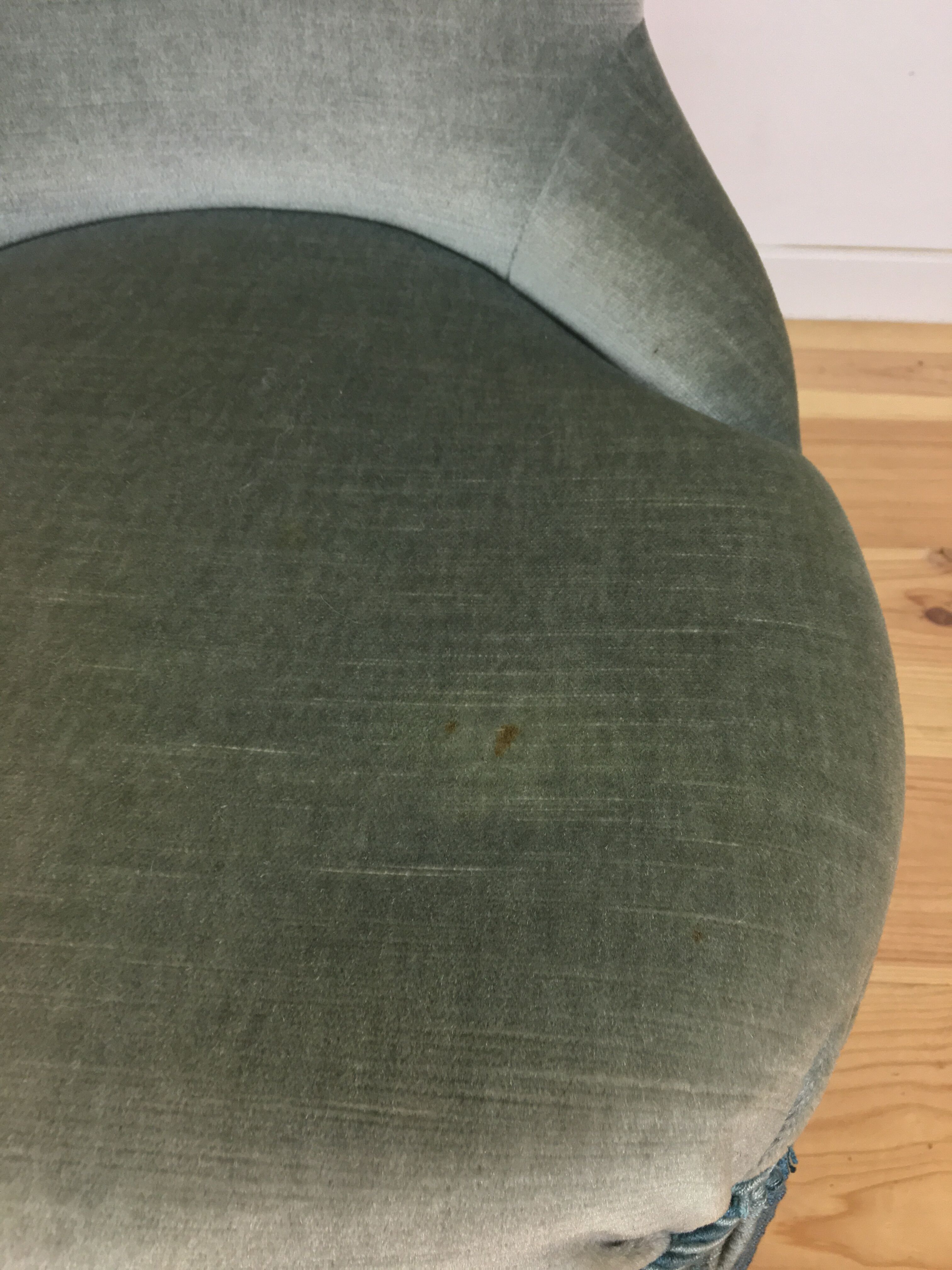Fauteuil crapaud velours vert à franges