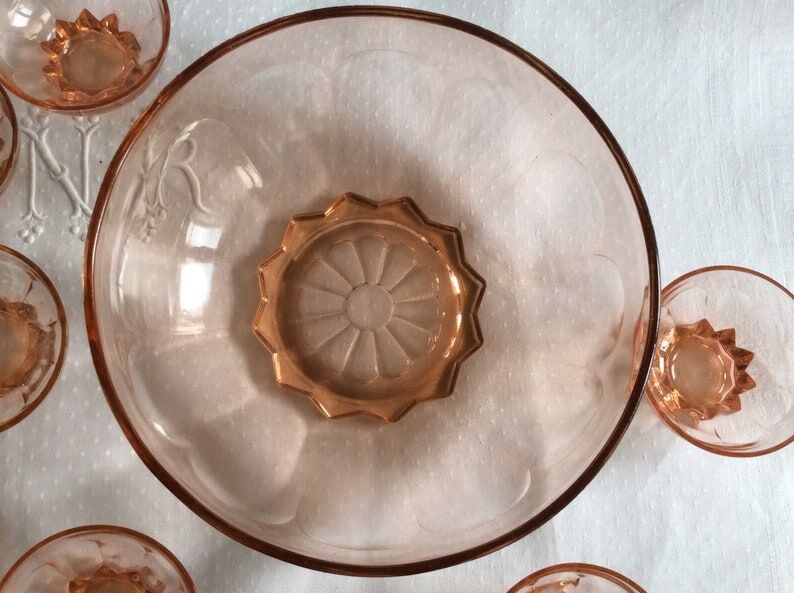 Set of 8 vintage dessert bowls and its pink bowl 1960s