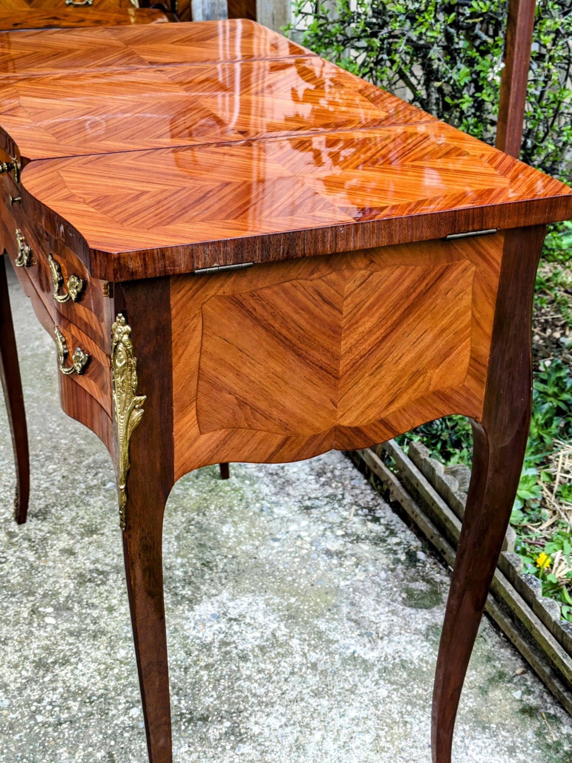 Coiffeuse marqueterie de palissandre style Louis XV