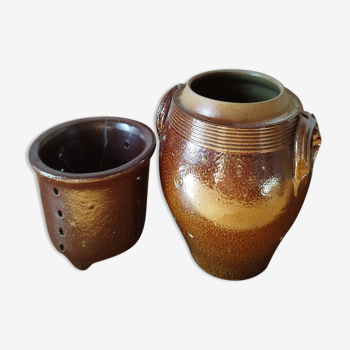 Pot with faisselle and pot with handles