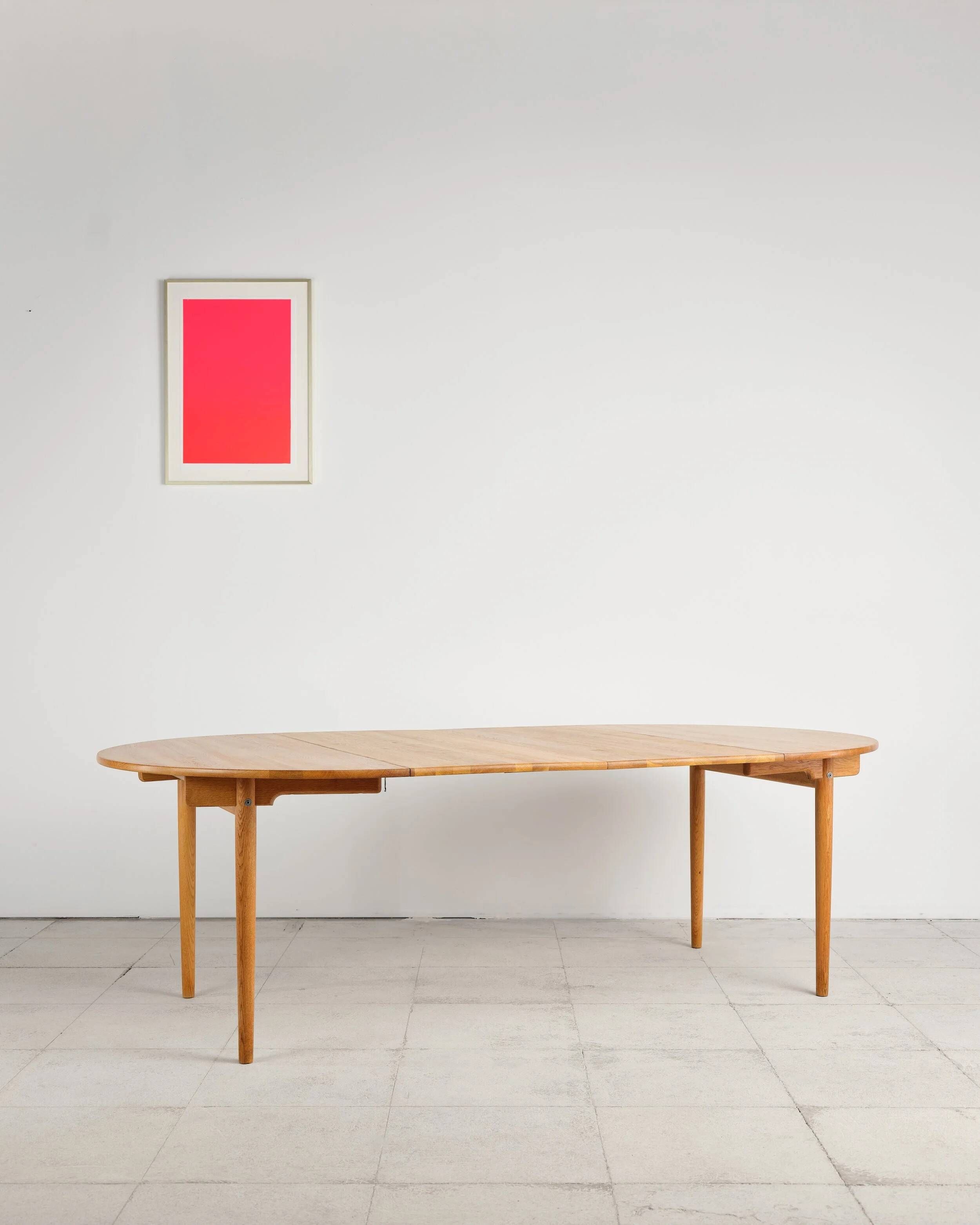 Table ronde extensible en chêne par Hans J. Wegner, Danemark, années 70