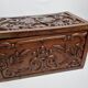 Ancien coffret en bois sculpté à décor de mascaron