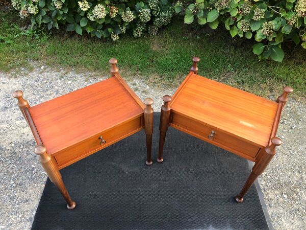 Duo de tables de chevets scandinaves vintage en teck à 1 tiroir.