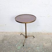 Guéridon tripode en laiton et formica, années 1960