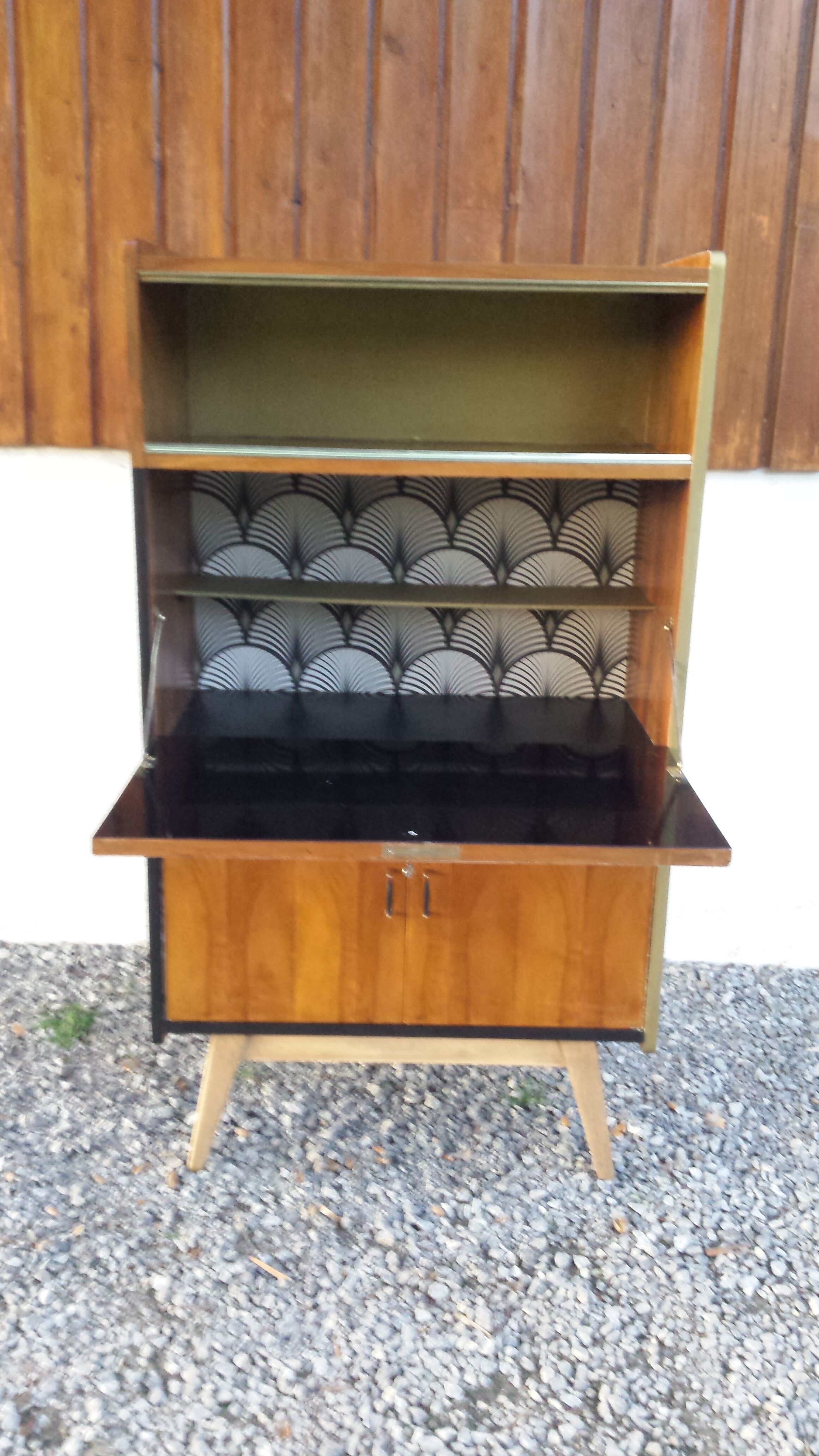 Secretary 60s, compass feet