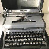 Royal typewriter, circa 1940
