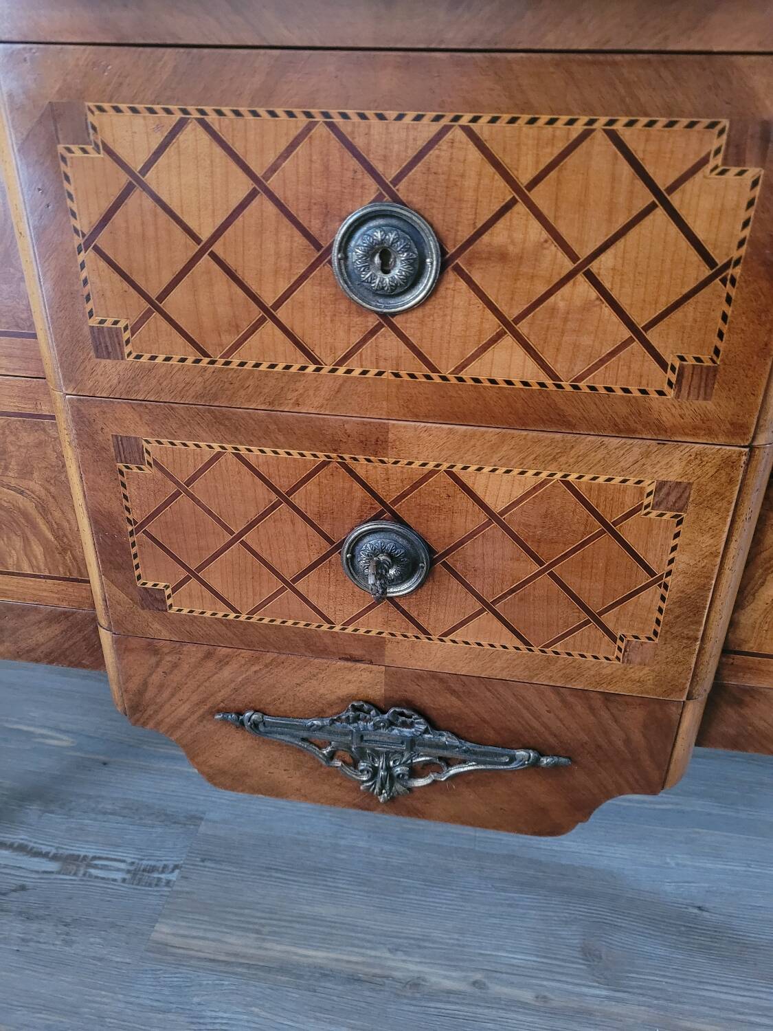 Chest of drawers