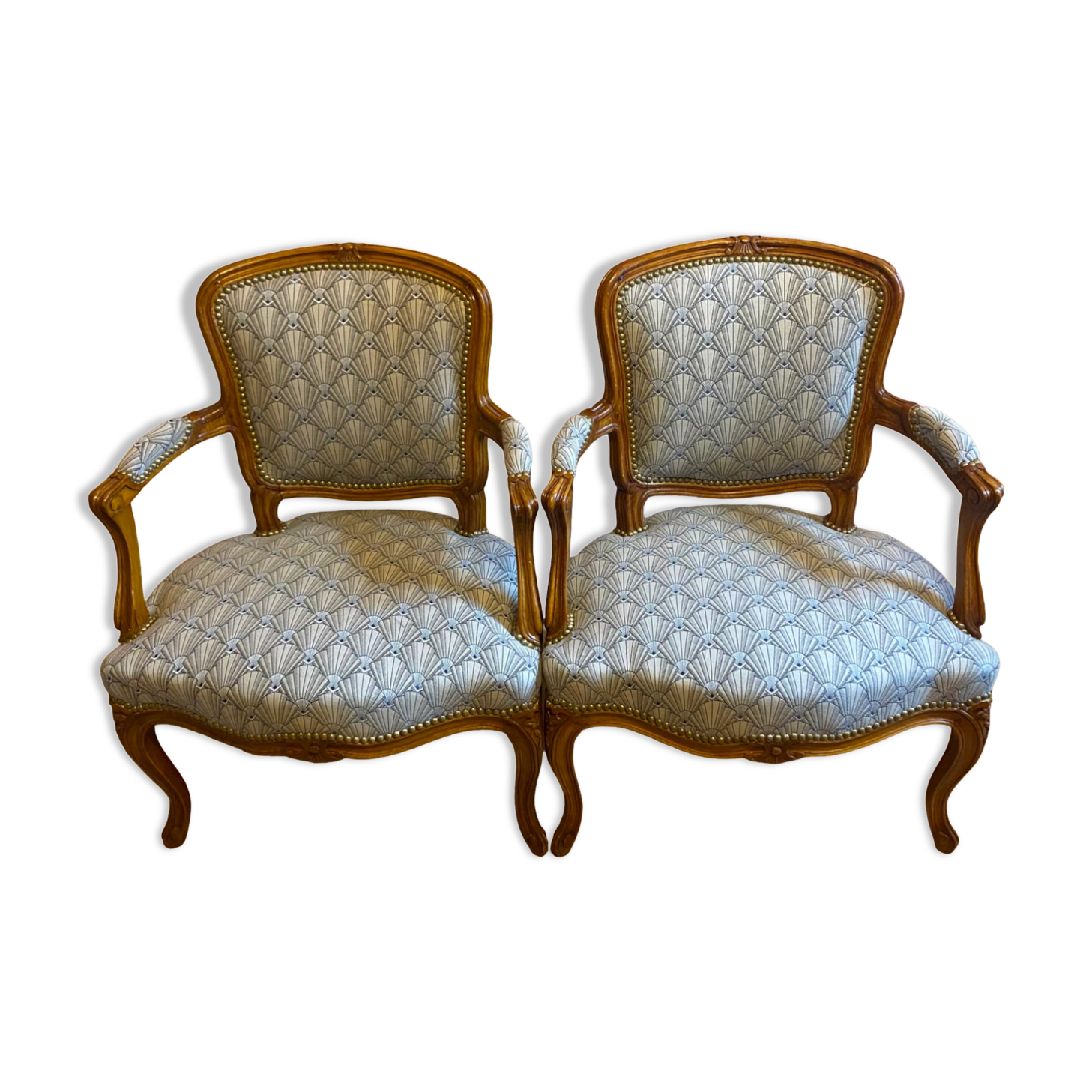 Paire de fauteuils de style Louis XV tissu moderne
